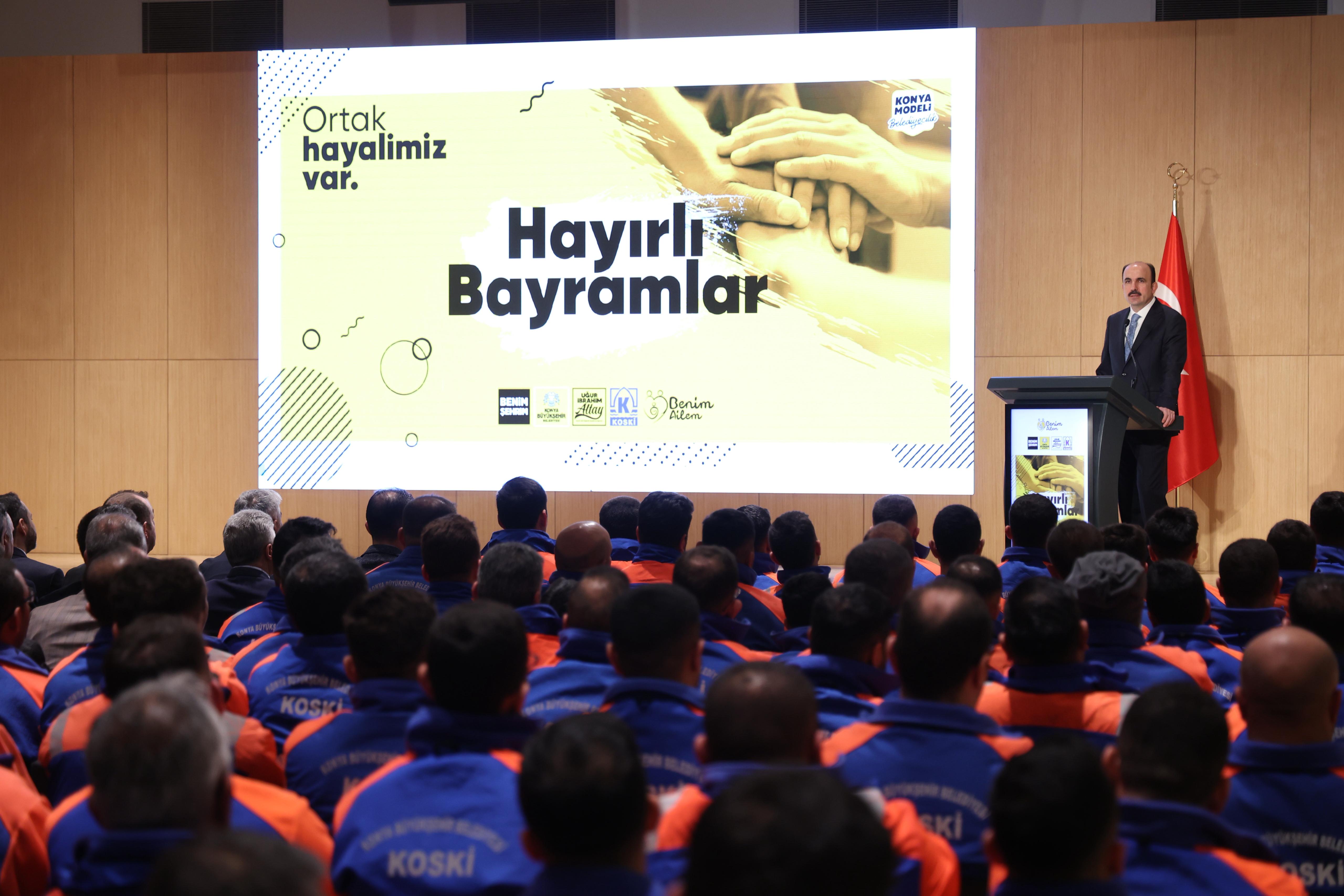 BÜYÜKŞEHİR ÇALIŞANLARIYLA BAYRAMLAŞAN BAŞKAN ALTAY: “BİZ BÜYÜK VE GÜÇLÜ BİR AİLEYİZ”