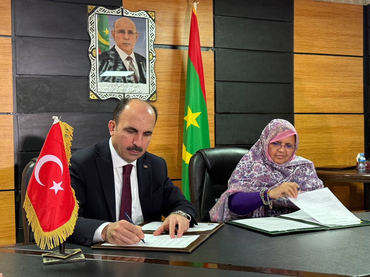 MORİTANYA’DA TÜRKOLOJİ OKUYAN AFRİKALI ÖĞRENCİLER UCLG BAŞKANI ALTAY’I COŞKUYLA KARŞILADI