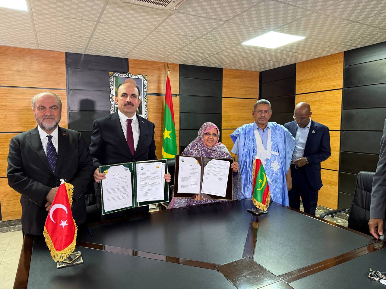 MORİTANYA’DA TÜRKOLOJİ OKUYAN AFRİKALI ÖĞRENCİLER UCLG BAŞKANI ALTAY’I COŞKUYLA KARŞILADI