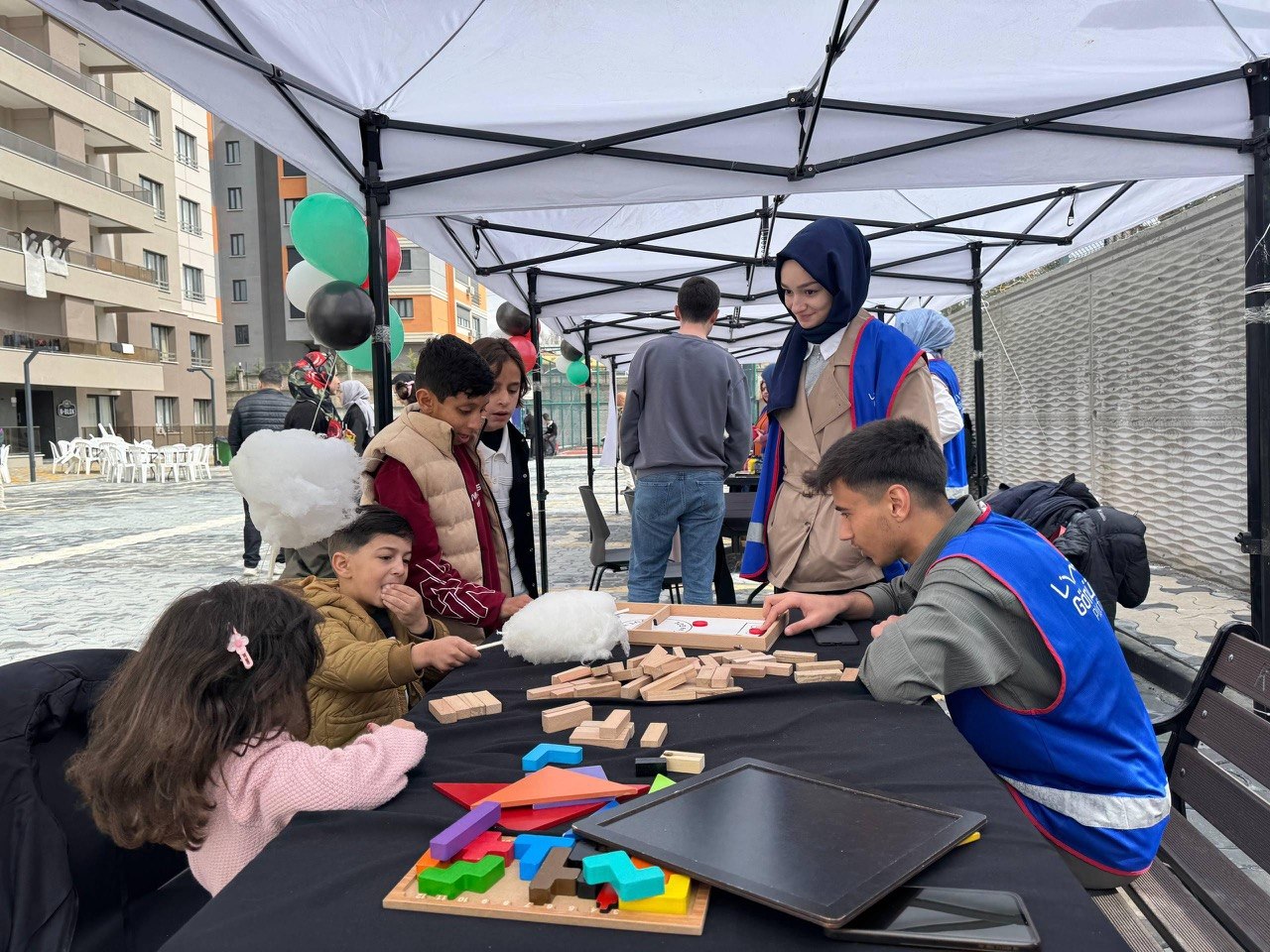 LİMAN GÖNÜLLÜLER PLATFORMU, FİLİSTİNLİ ÇOCUKLARLA BAYRAM SEVİNCİNİ PAYLAŞTI