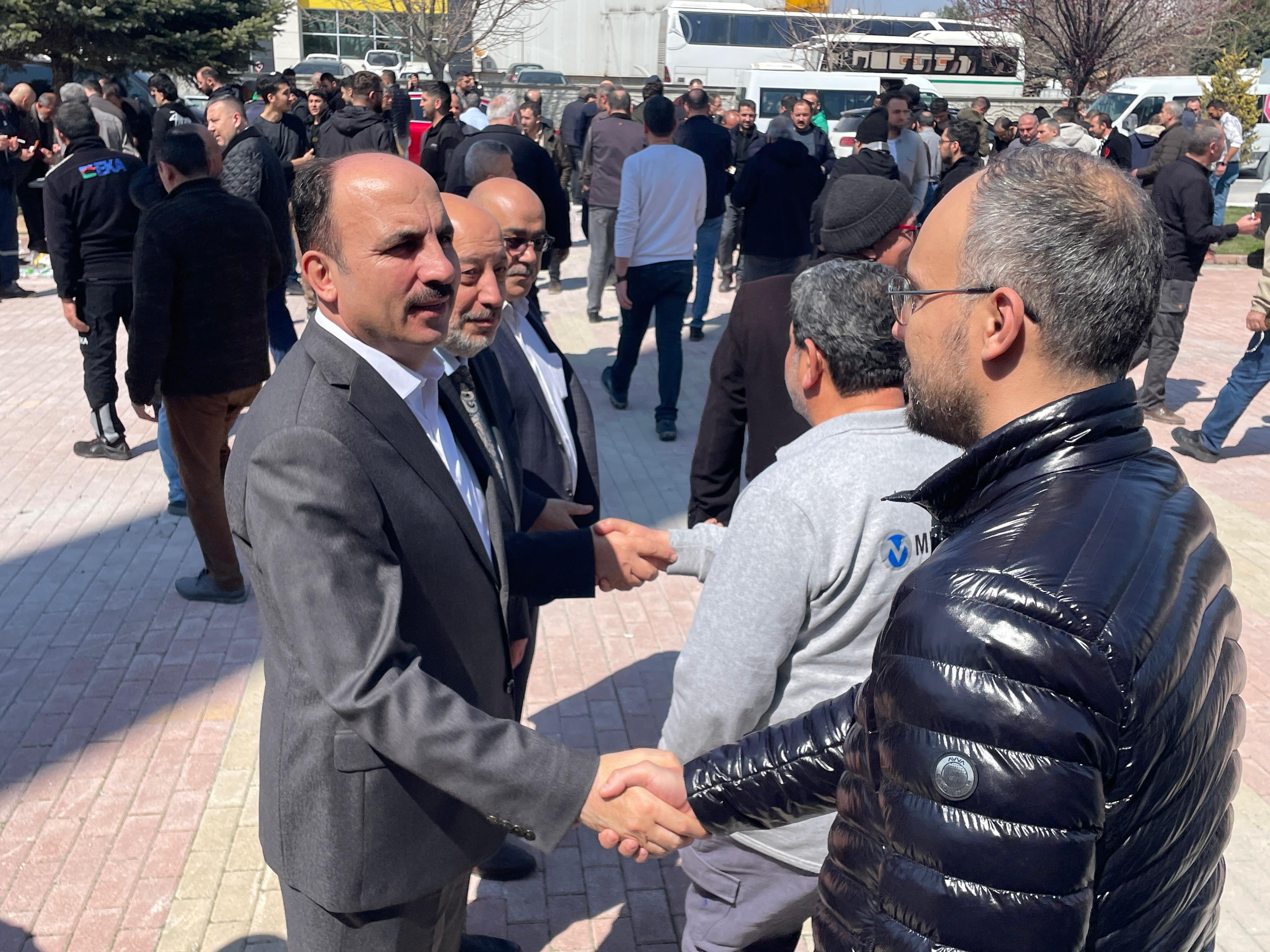 BAŞKAN ALTAY 3. ORGANİZE SANAYİ CAMİİ’NDE VATANDAŞLARLA BİR ARAYA GELDİ