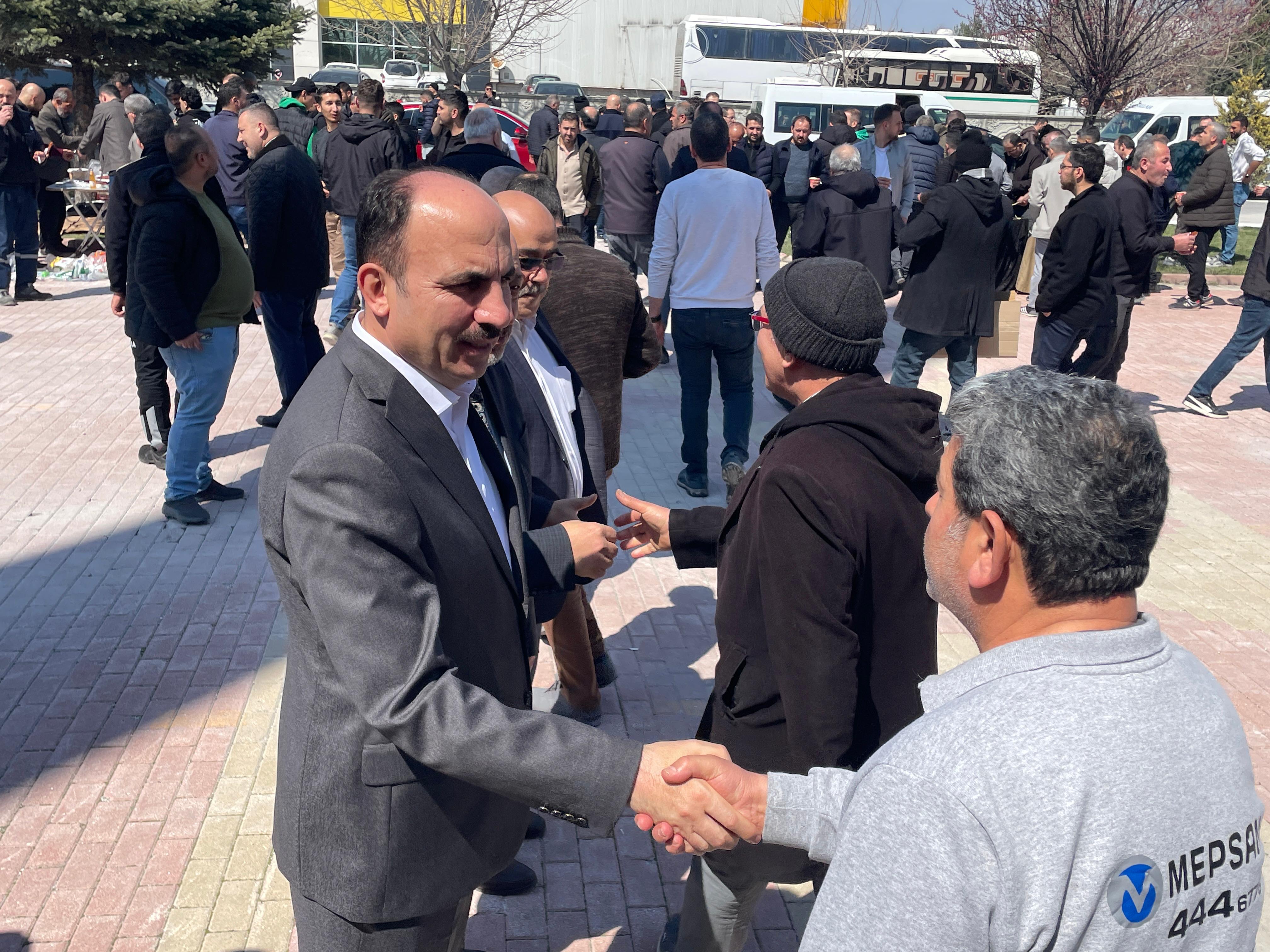 BAŞKAN ALTAY 3. ORGANİZE SANAYİ CAMİİ’NDE VATANDAŞLARLA BİR ARAYA GELDİ