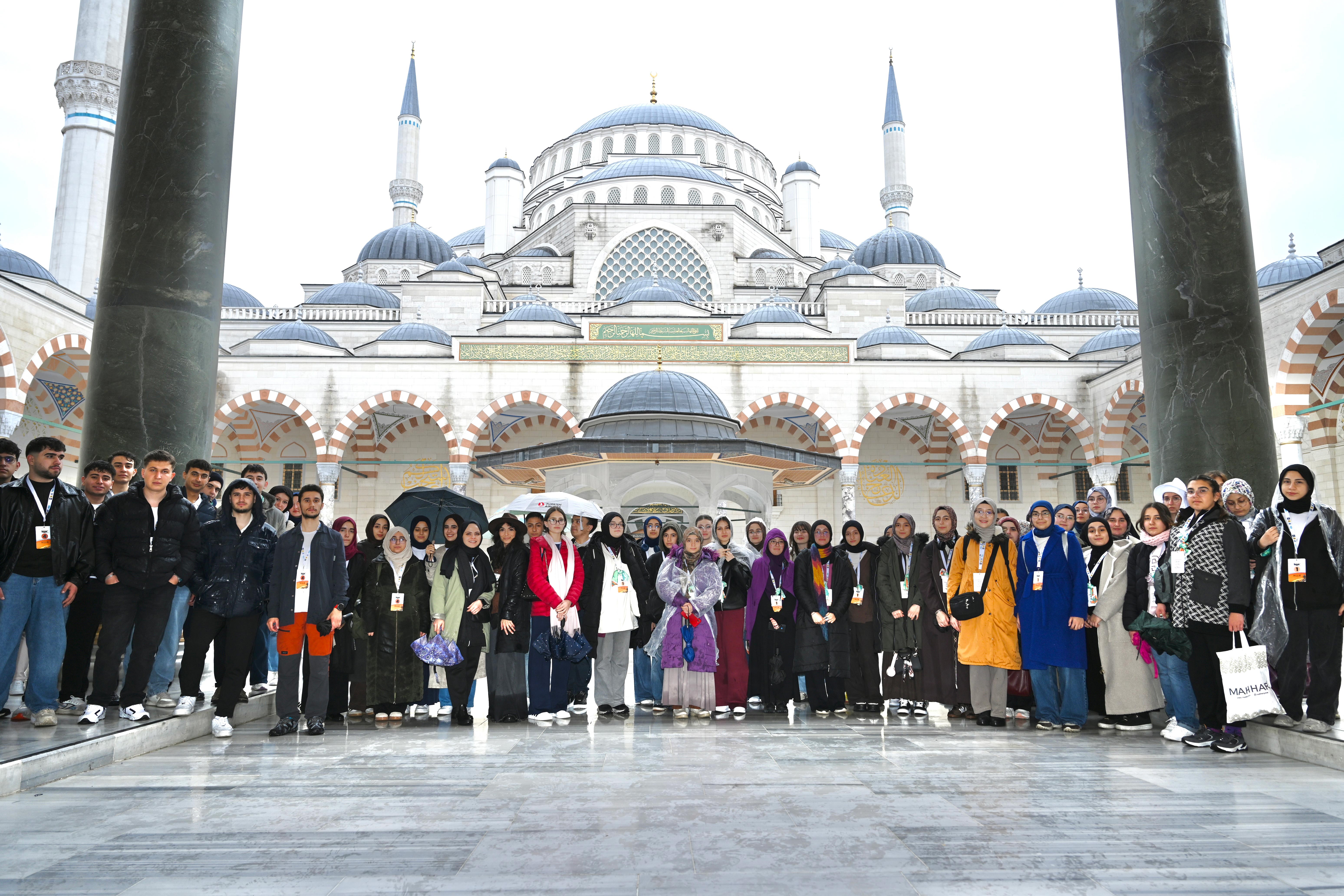 BAŞKAN ALTAY: “GENÇ SEYYAH PROJEMİZLE BU YIL 25.920 ÖĞRENCİMİZİ DAHA İSTANBUL İLE BULUŞTURACAĞIZ”