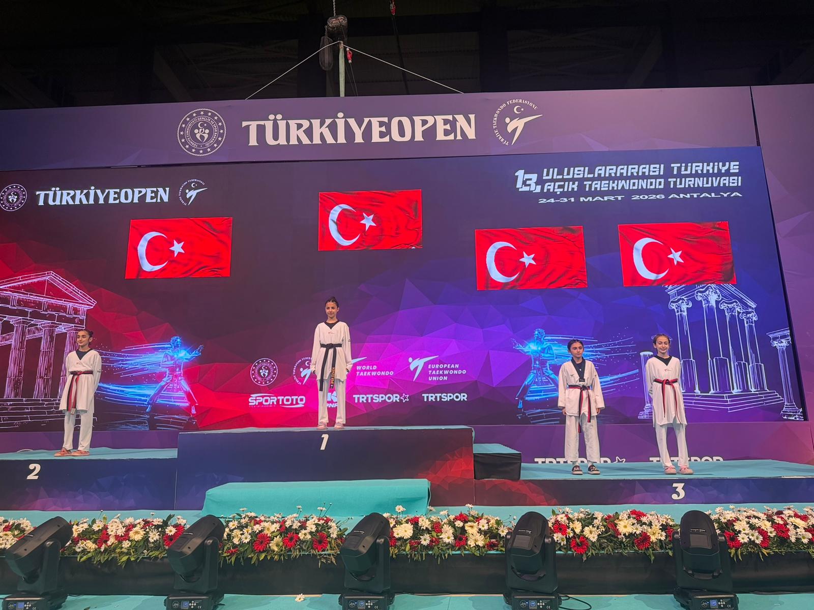 BAŞKAN ALTAY BRONZ MADALYA KAZANAN MELEK SU’YU TEBRİK ETTİ