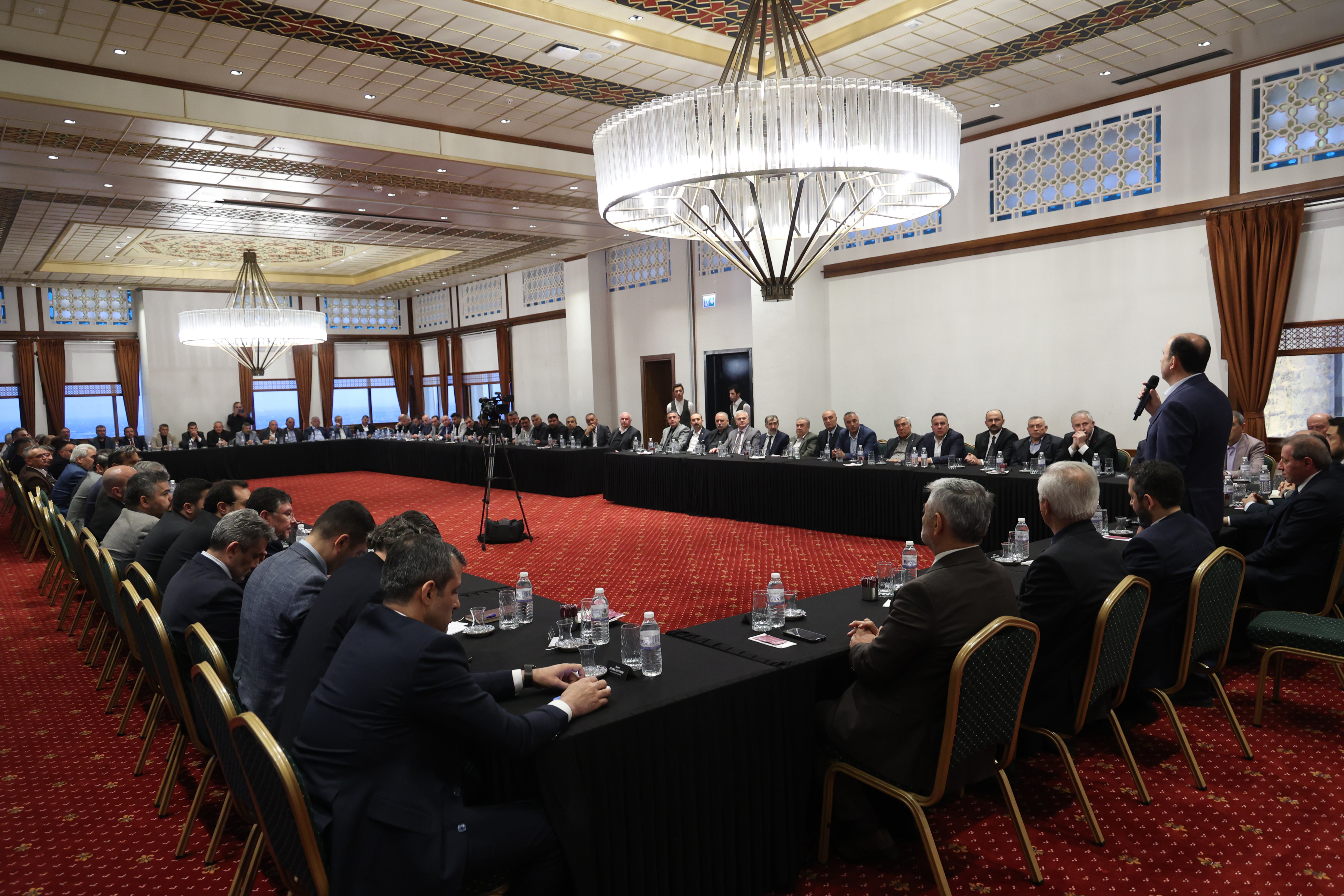 BAŞKAN ALTAY ESNAF ODALARININ BAŞKANLARIYLA İSTİŞARE TOPLANTISINDA BULUŞTU