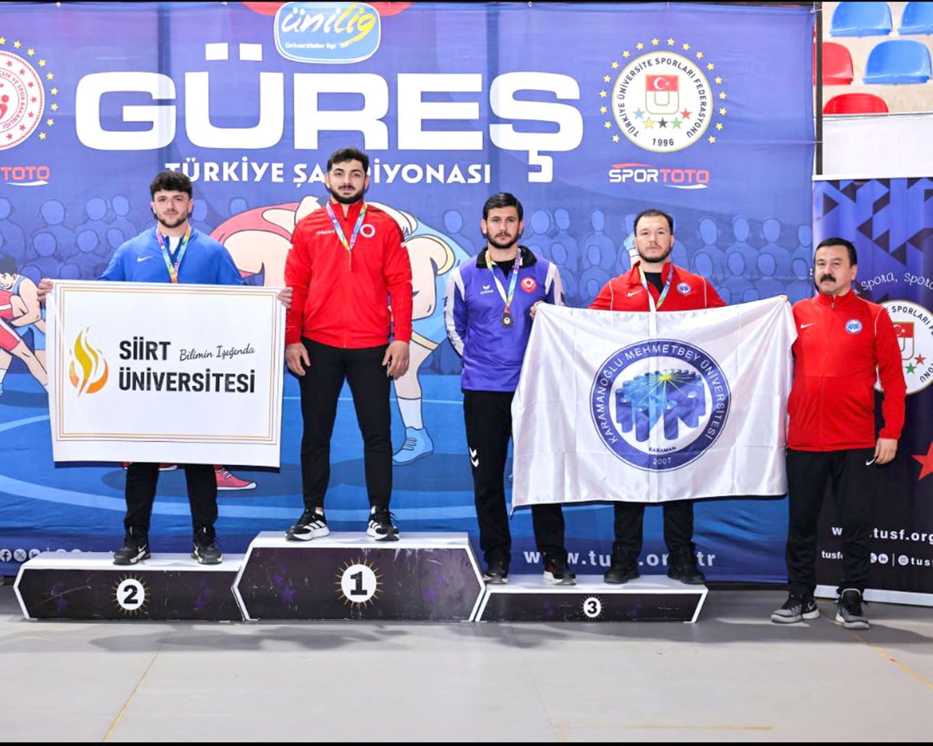 BÜYÜKŞEHİRLİ GÜREŞÇİLERDEN MADALYA YAĞMURU