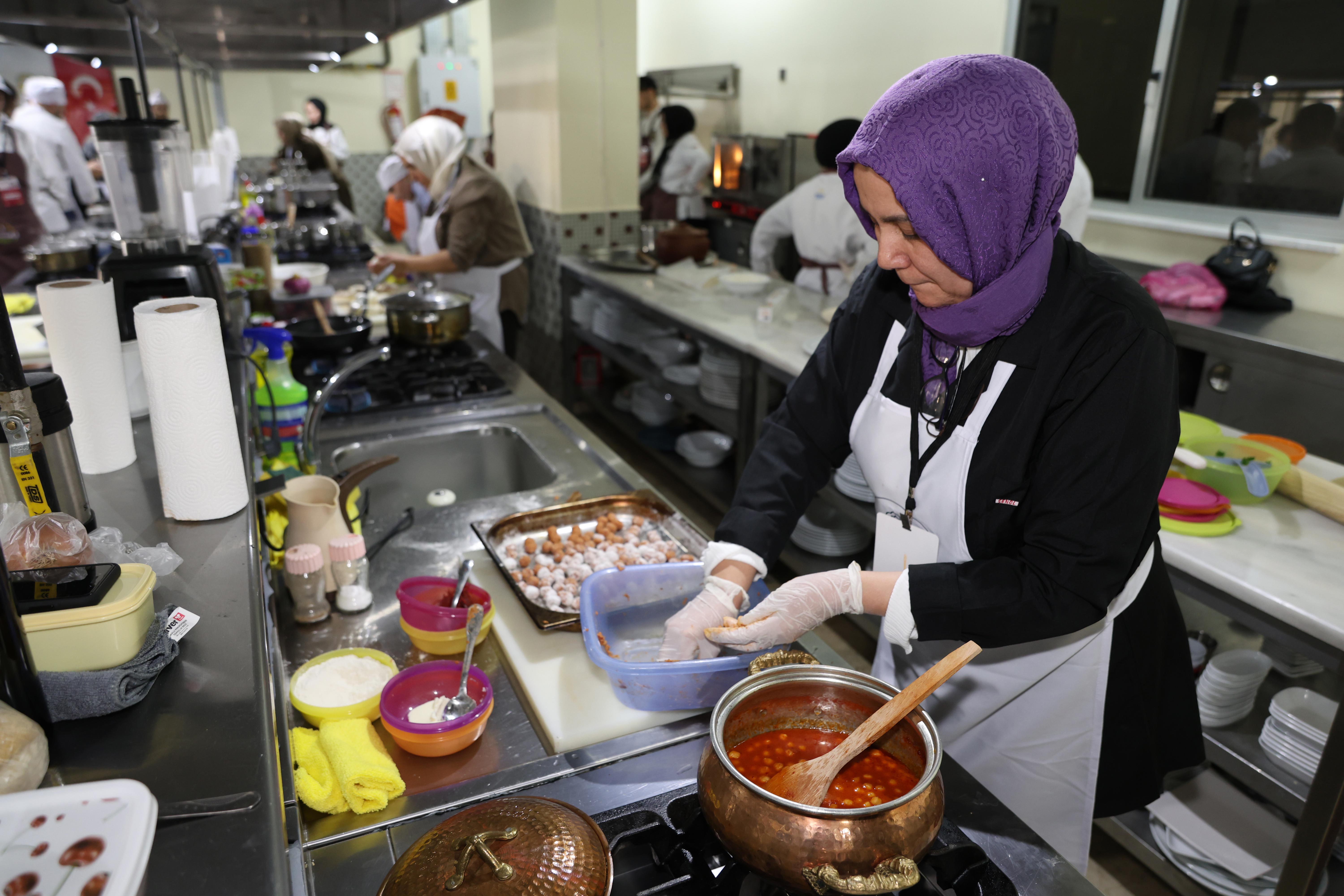 KONYA YÖRESEL YEMEK YARIŞMASI HEYECANI BAŞLADI