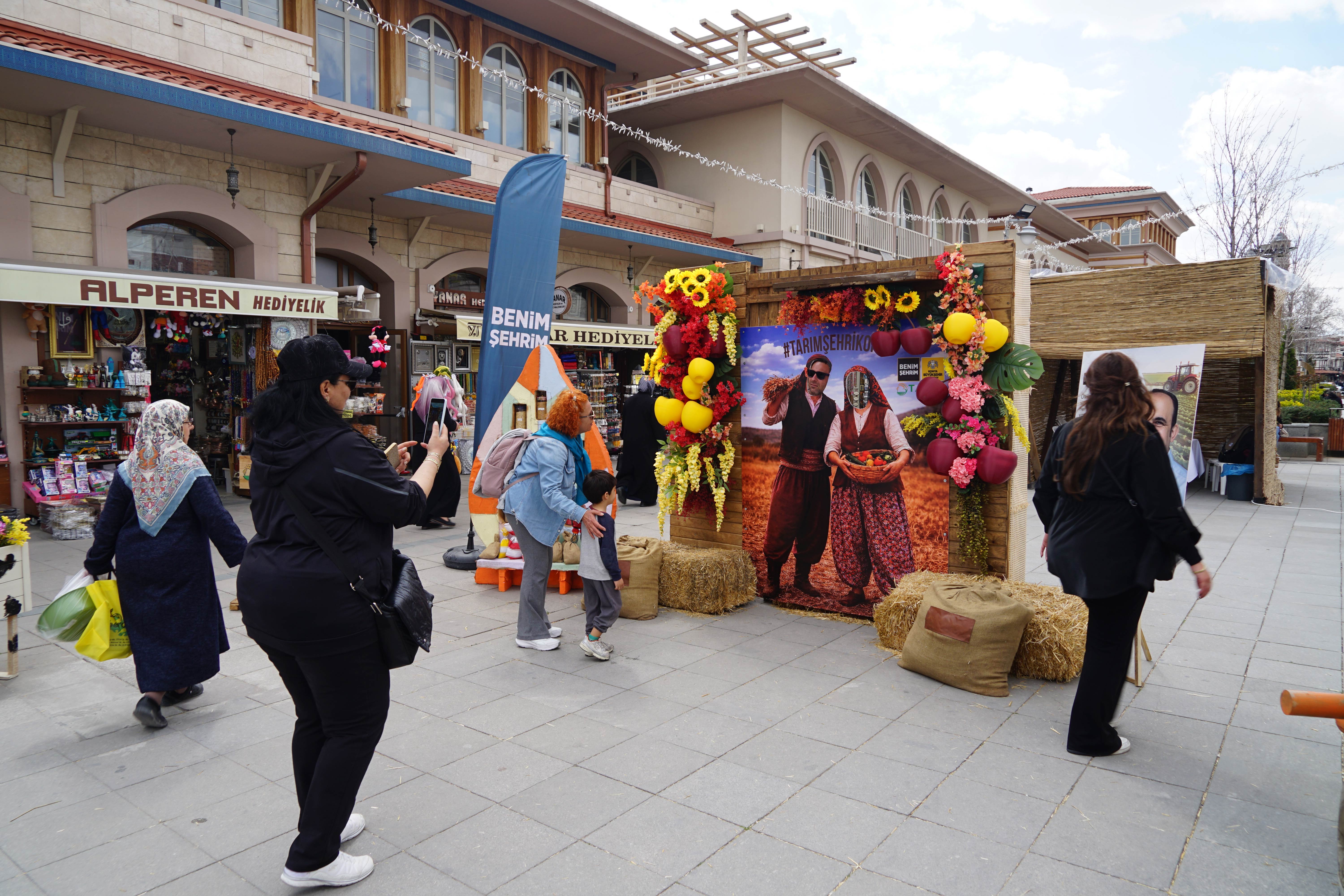 KONYA BÜYÜKŞEHİR’İN TARIM HAFTASINA ÖZEL HAZIRLADIĞI STANTLAR İLGİ GÖRÜYOR