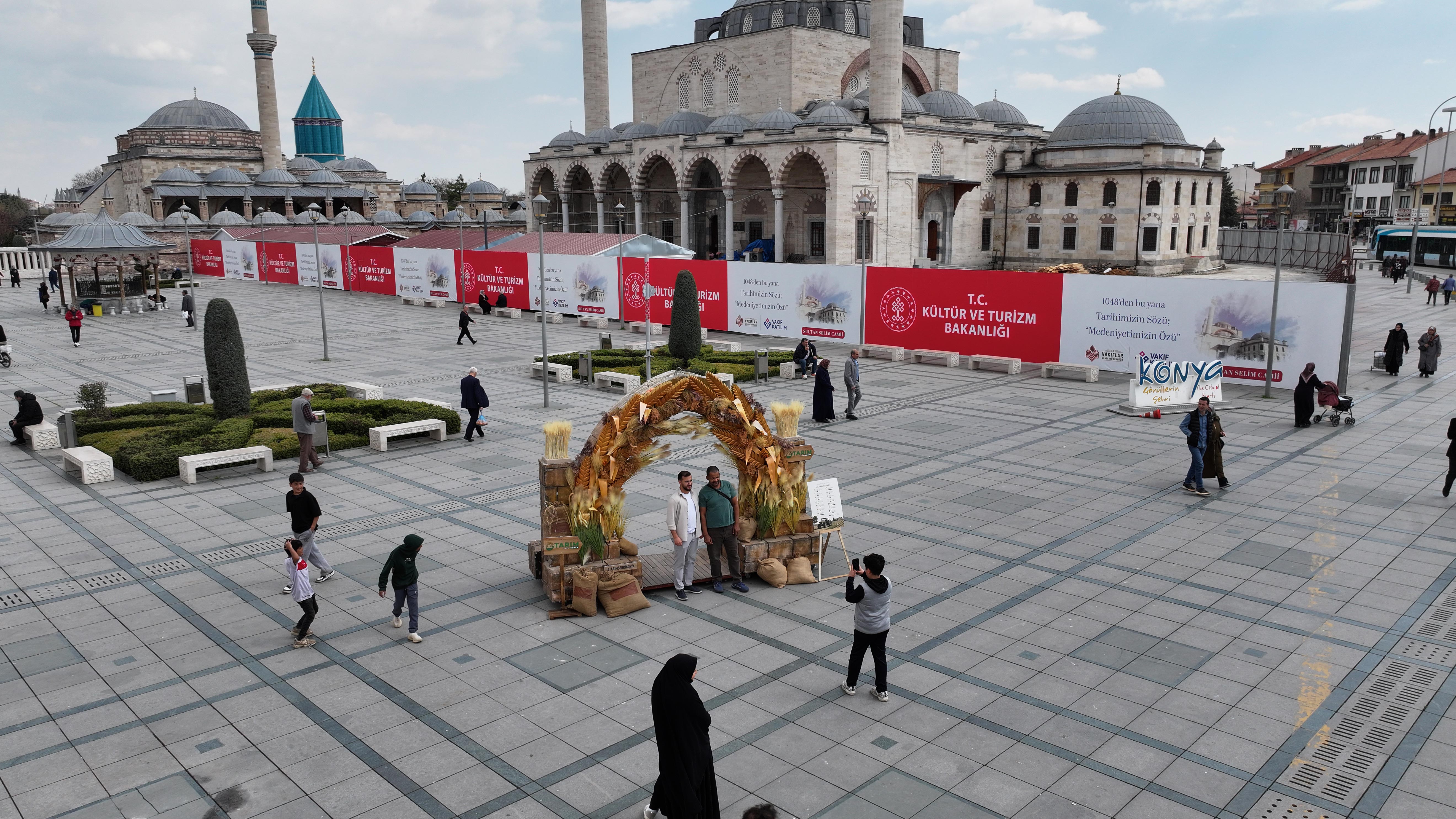 KONYA BÜYÜKŞEHİR’İN TARIM HAFTASINA ÖZEL HAZIRLADIĞI STANTLAR İLGİ GÖRÜYOR