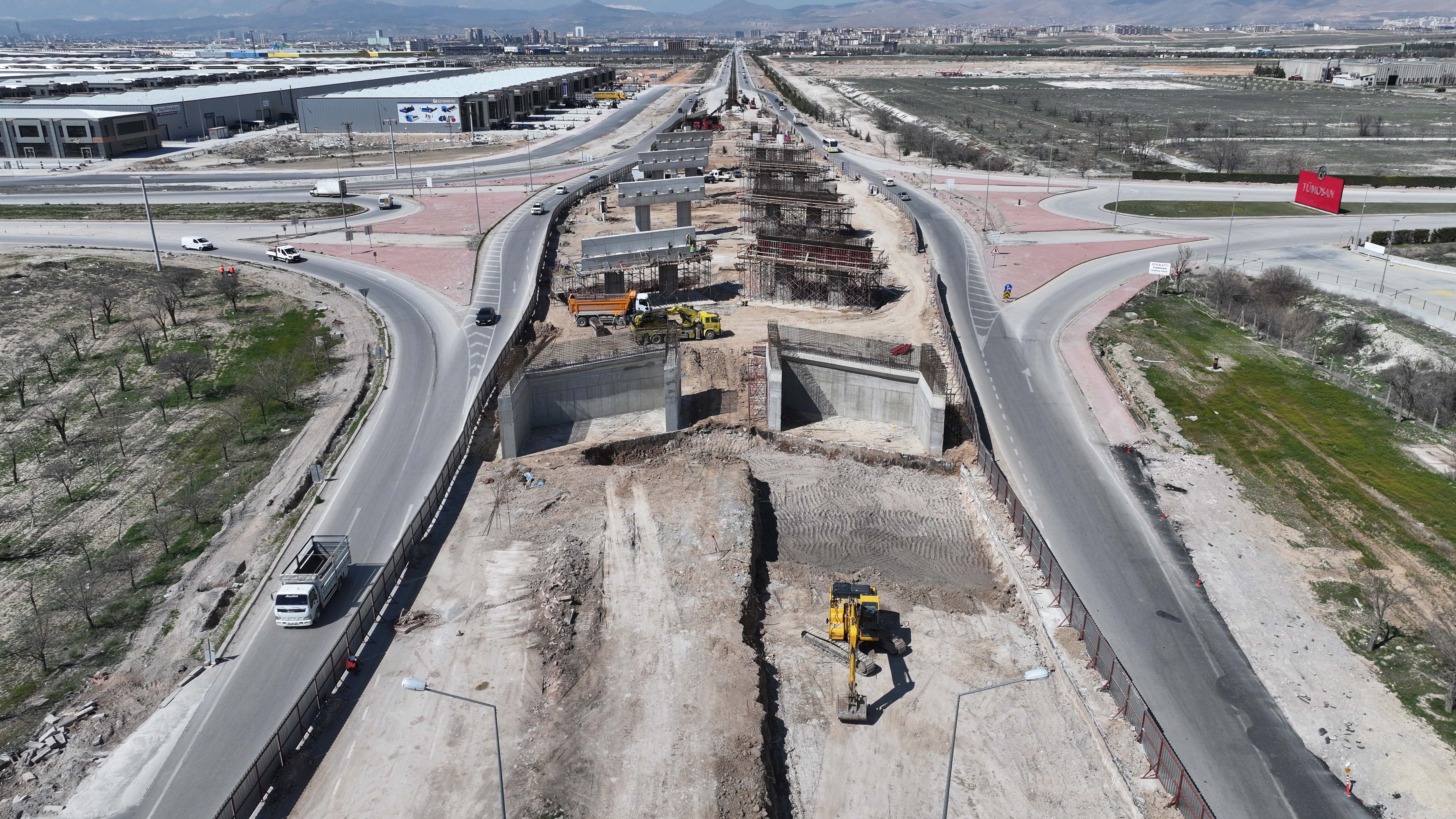 BAŞKAN ALTAY İNŞASI SÜREN TÜMOSAN KAVŞAĞI’NDA İNCELEMELERDE BULUNDU