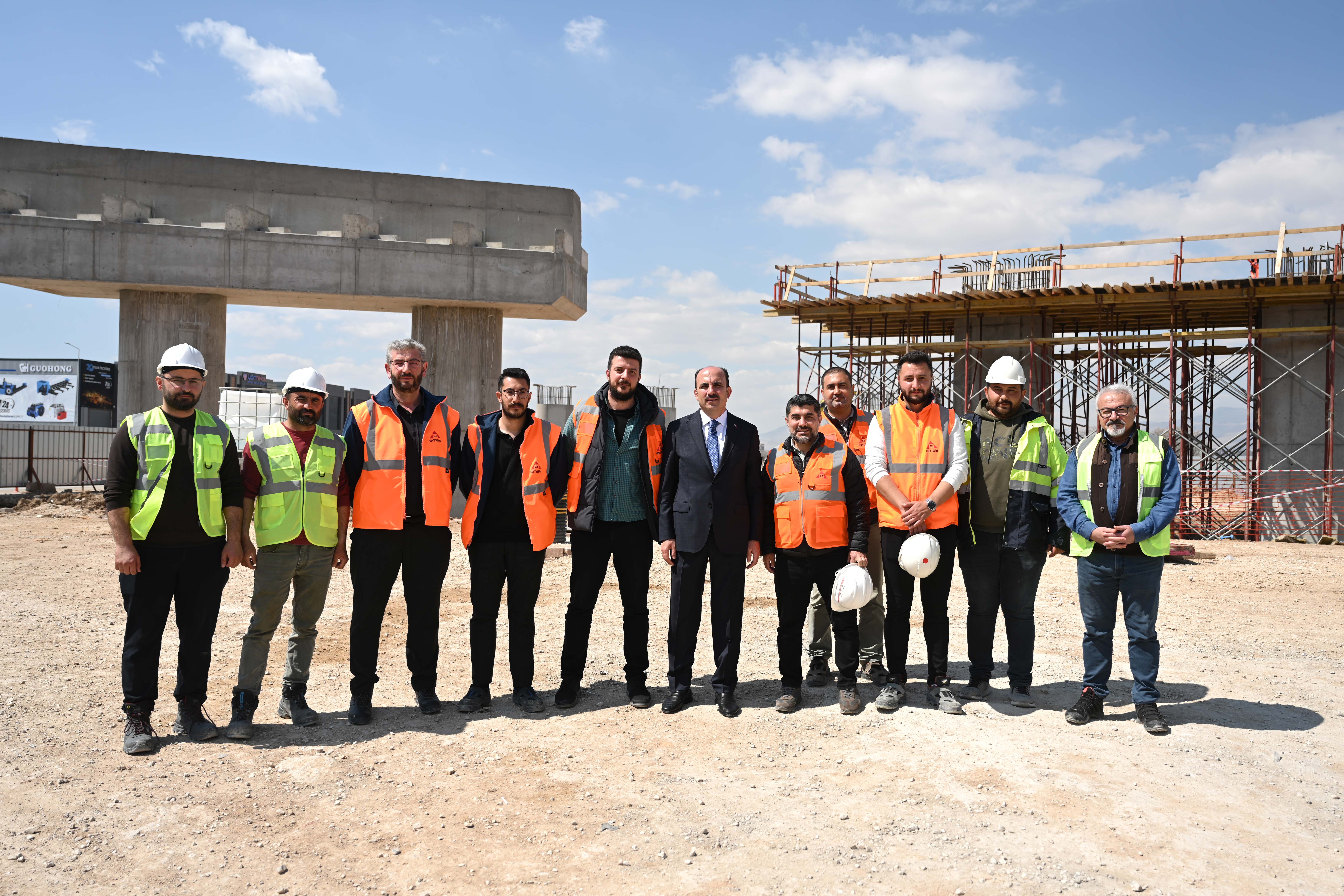 BAŞKAN ALTAY İNŞASI SÜREN TÜMOSAN KAVŞAĞI’NDA İNCELEMELERDE BULUNDU