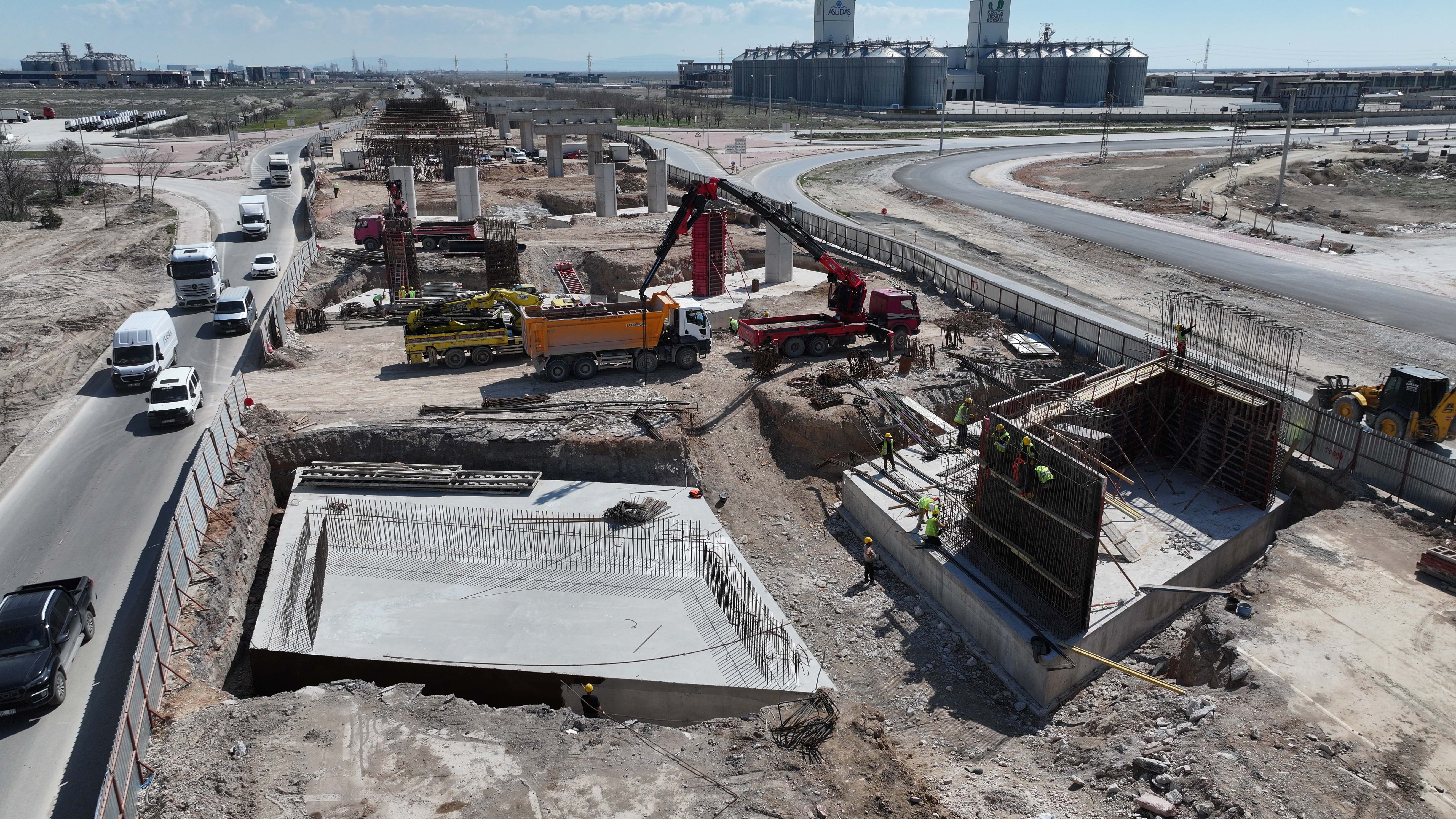 BAŞKAN ALTAY İNŞASI SÜREN TÜMOSAN KAVŞAĞI’NDA İNCELEMELERDE BULUNDU