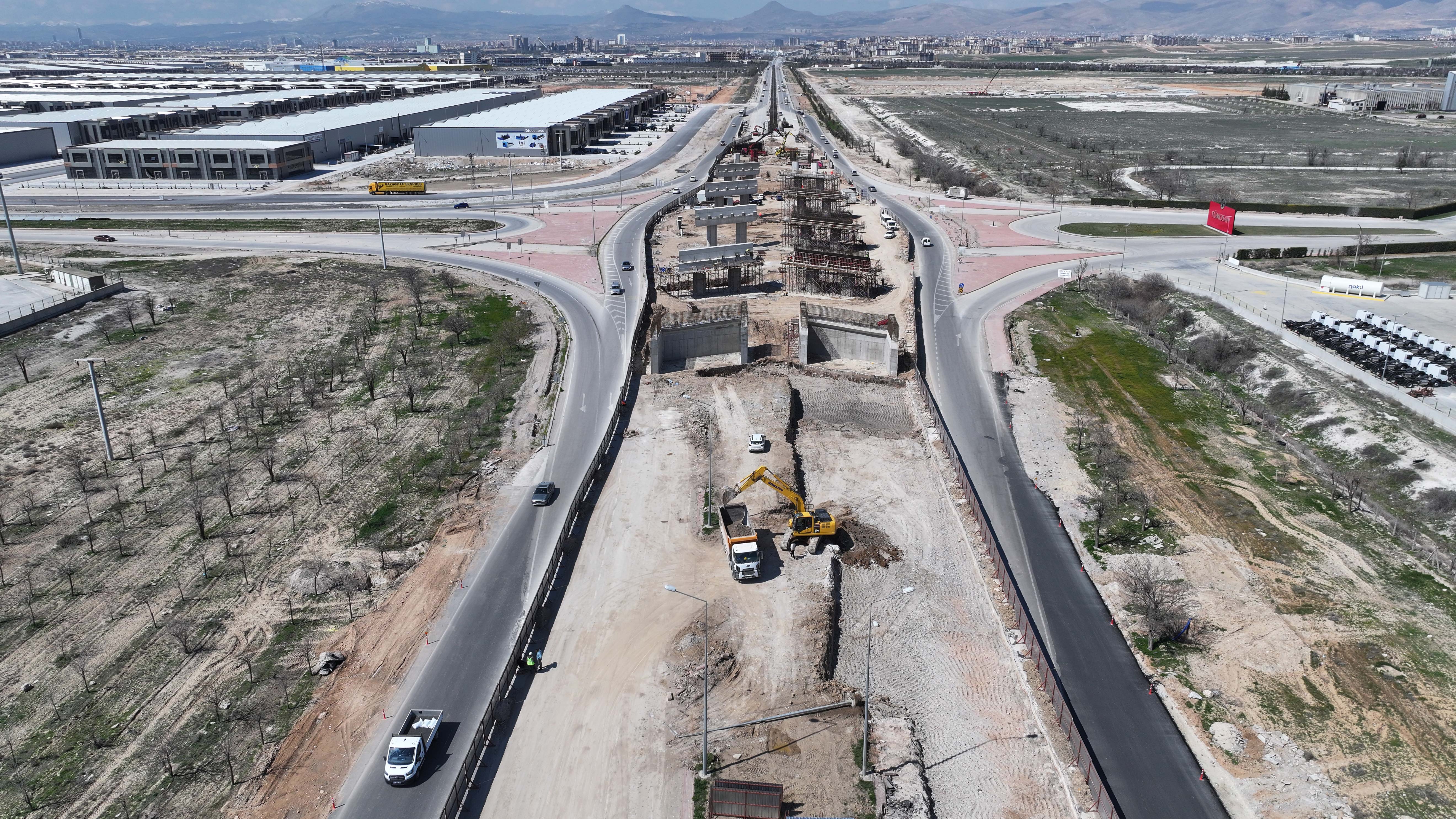 BAŞKAN ALTAY İNŞASI SÜREN TÜMOSAN KAVŞAĞI’NDA İNCELEMELERDE BULUNDU