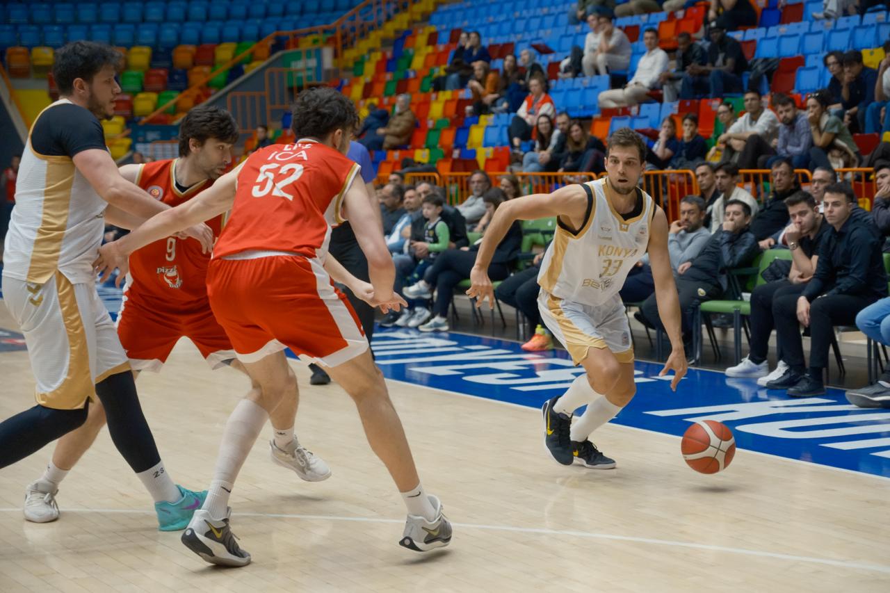 KONYA BÜYÜKŞEHİR BELEDİYESPOR SON SANİYE BASKETİYLE PLAY-OFF’U GARANTİLEDİ