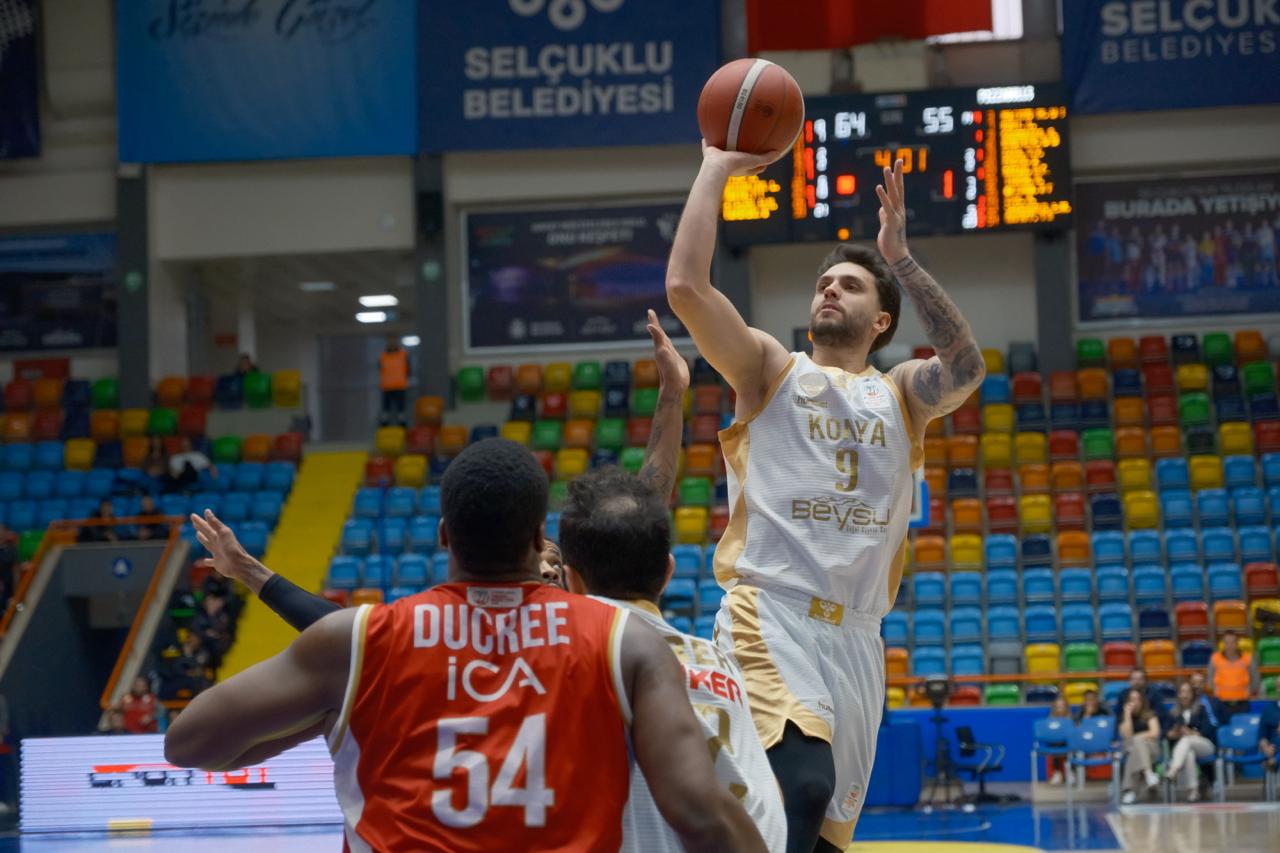 KONYA BÜYÜKŞEHİR BELEDİYESPOR SON SANİYE BASKETİYLE PLAY-OFF’U GARANTİLEDİ