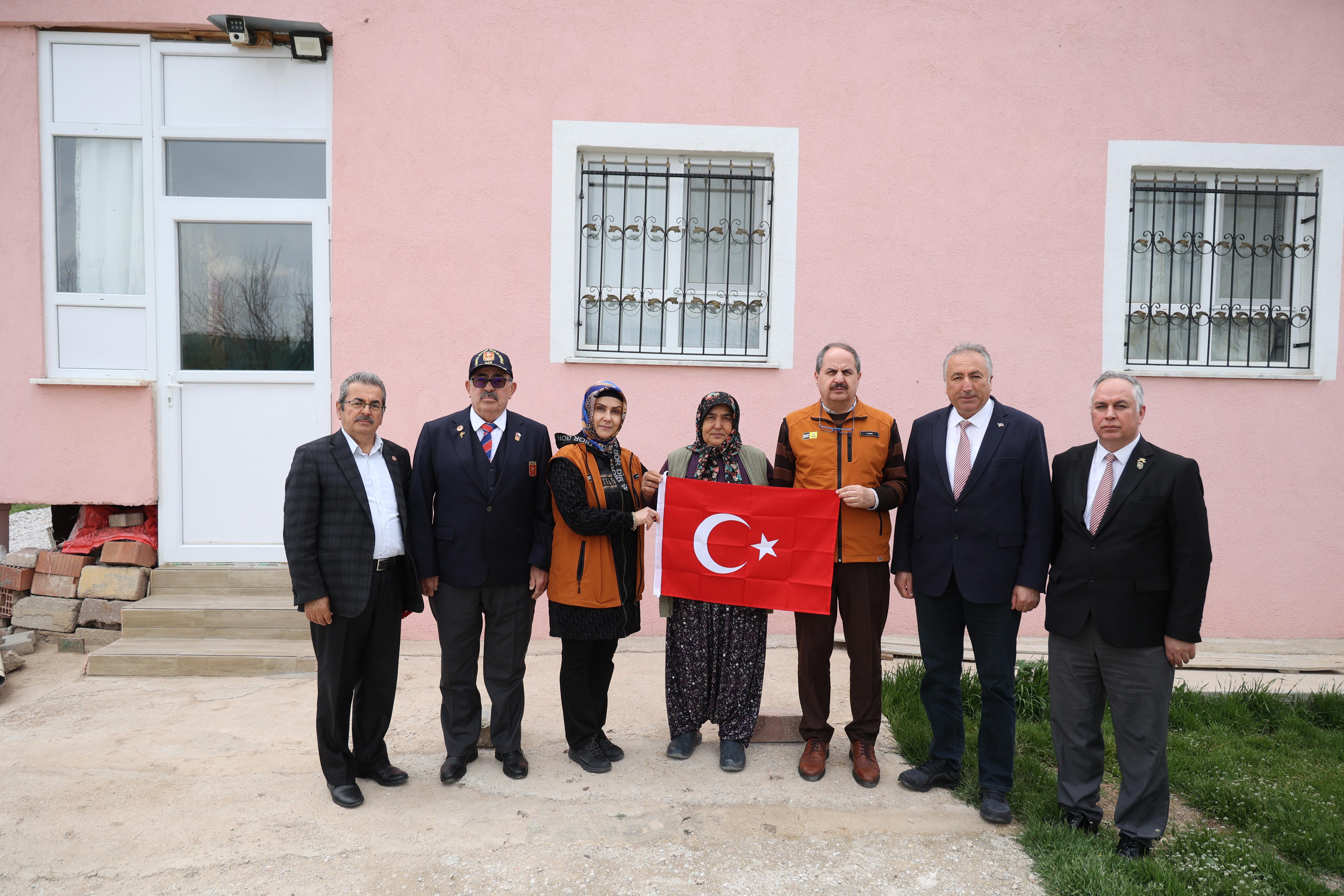 BAŞKAN ALTAY: “ŞEHİTLERİMİZİN EMANETİ OLAN AİLELERİ BAŞIMIZIN TACIDIR”