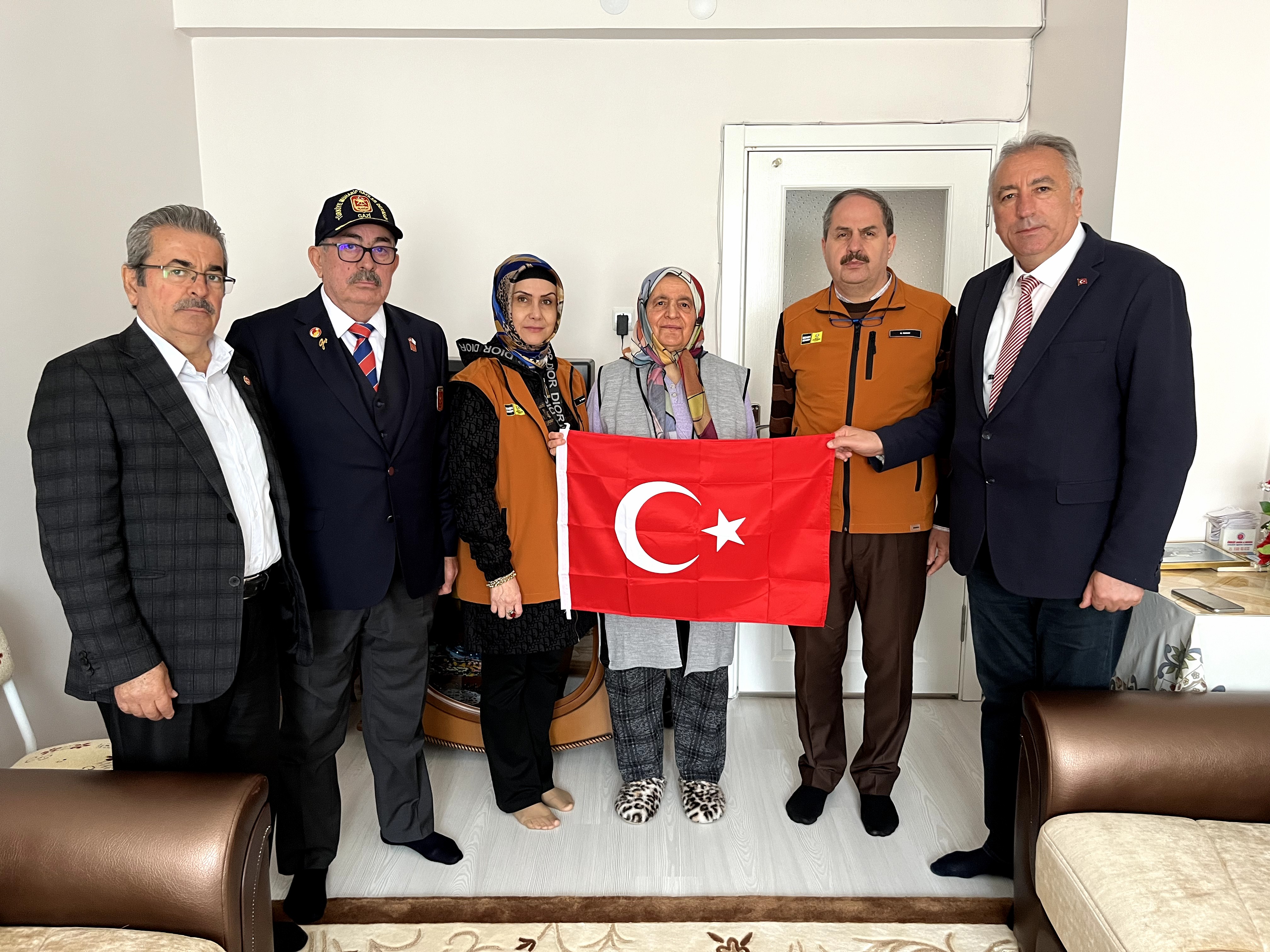 BAŞKAN ALTAY: “ŞEHİTLERİMİZİN EMANETİ OLAN AİLELERİ BAŞIMIZIN TACIDIR”