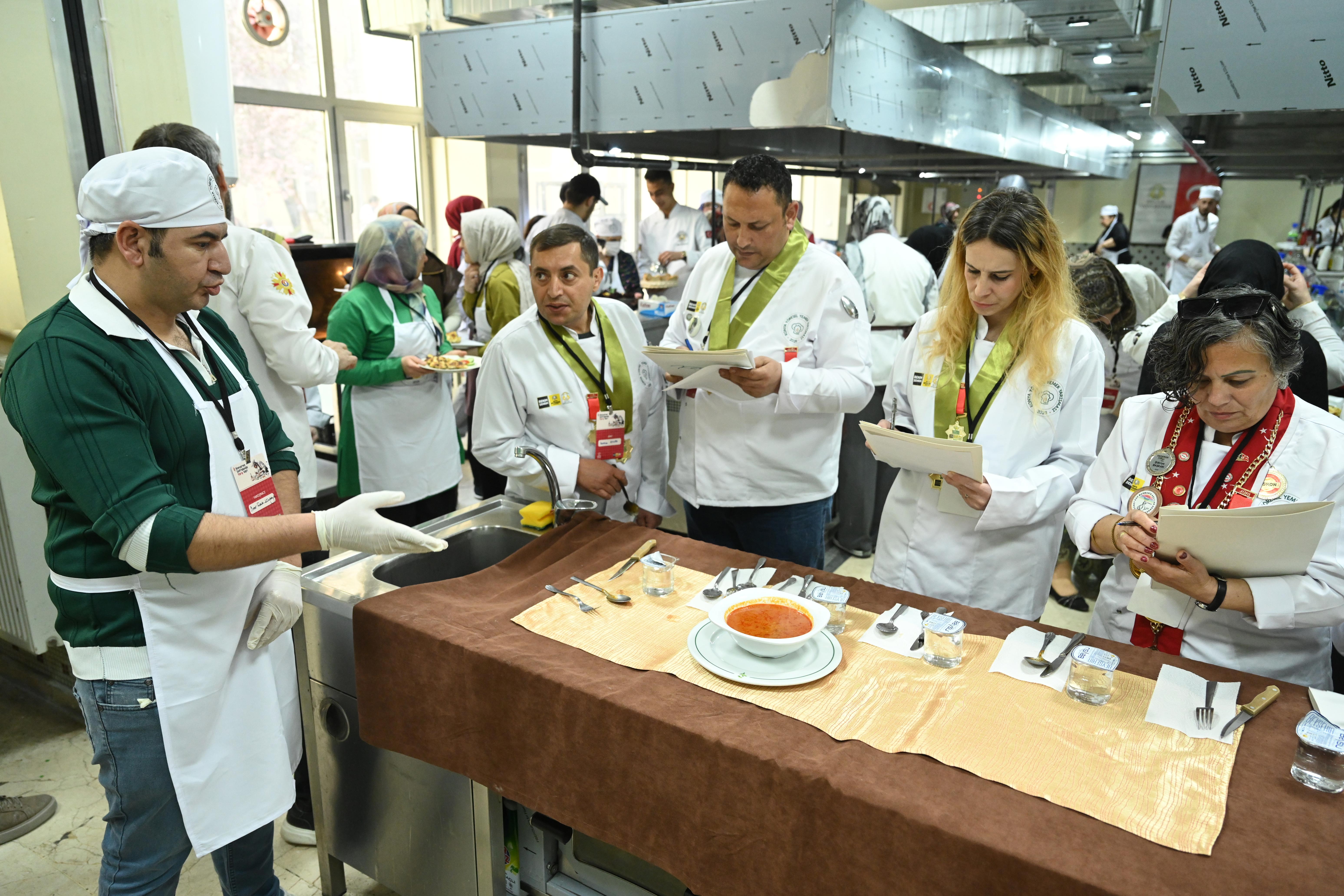 GELENEKSEL TARİFLERİN ÖZGÜN SUNUMLARLA HARMANLANDIĞI “KONYA YÖRESEL YEMEK YARIŞMASI” TAMAMLANDI