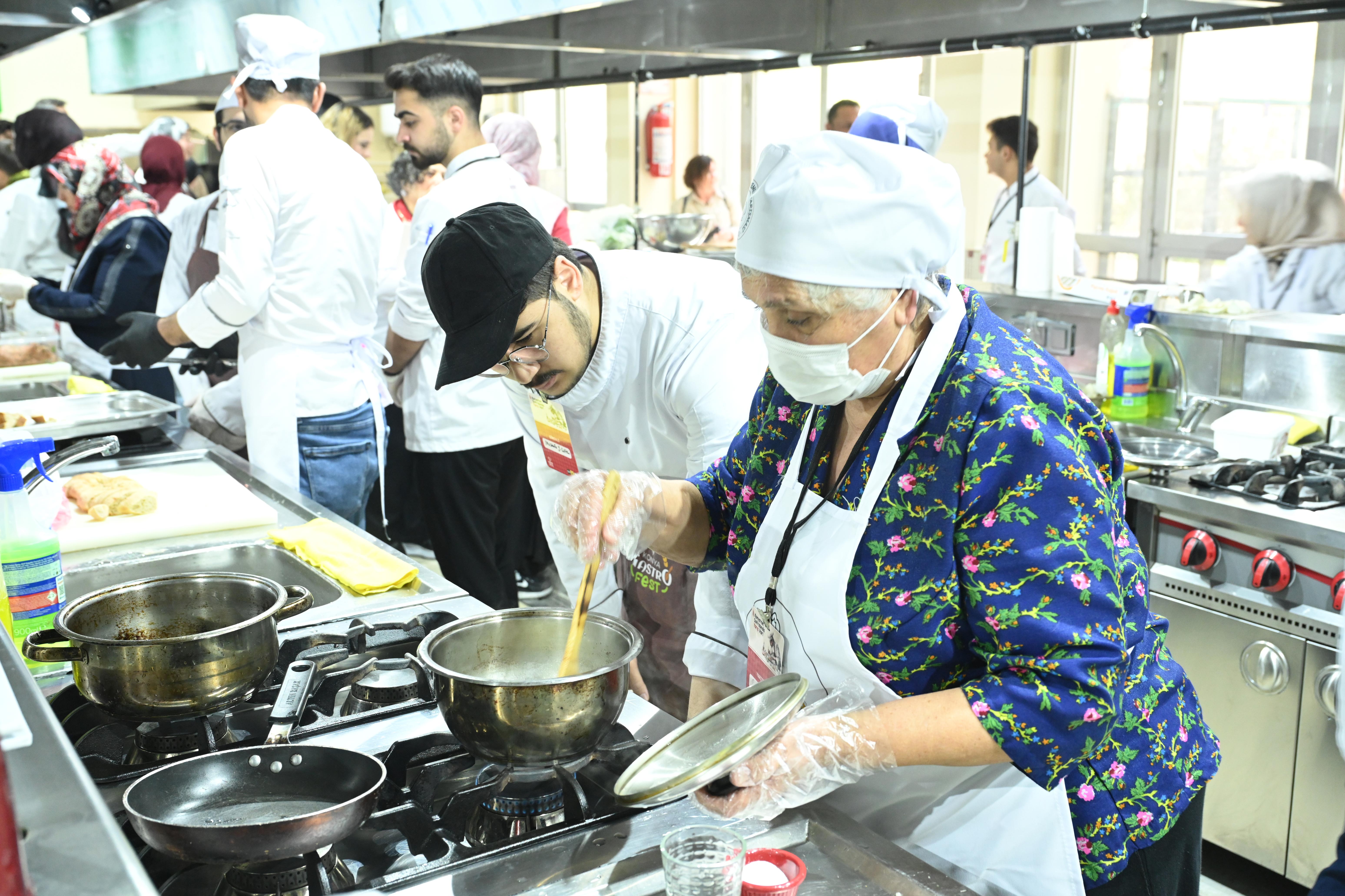 GELENEKSEL TARİFLERİN ÖZGÜN SUNUMLARLA HARMANLANDIĞI “KONYA YÖRESEL YEMEK YARIŞMASI” TAMAMLANDI