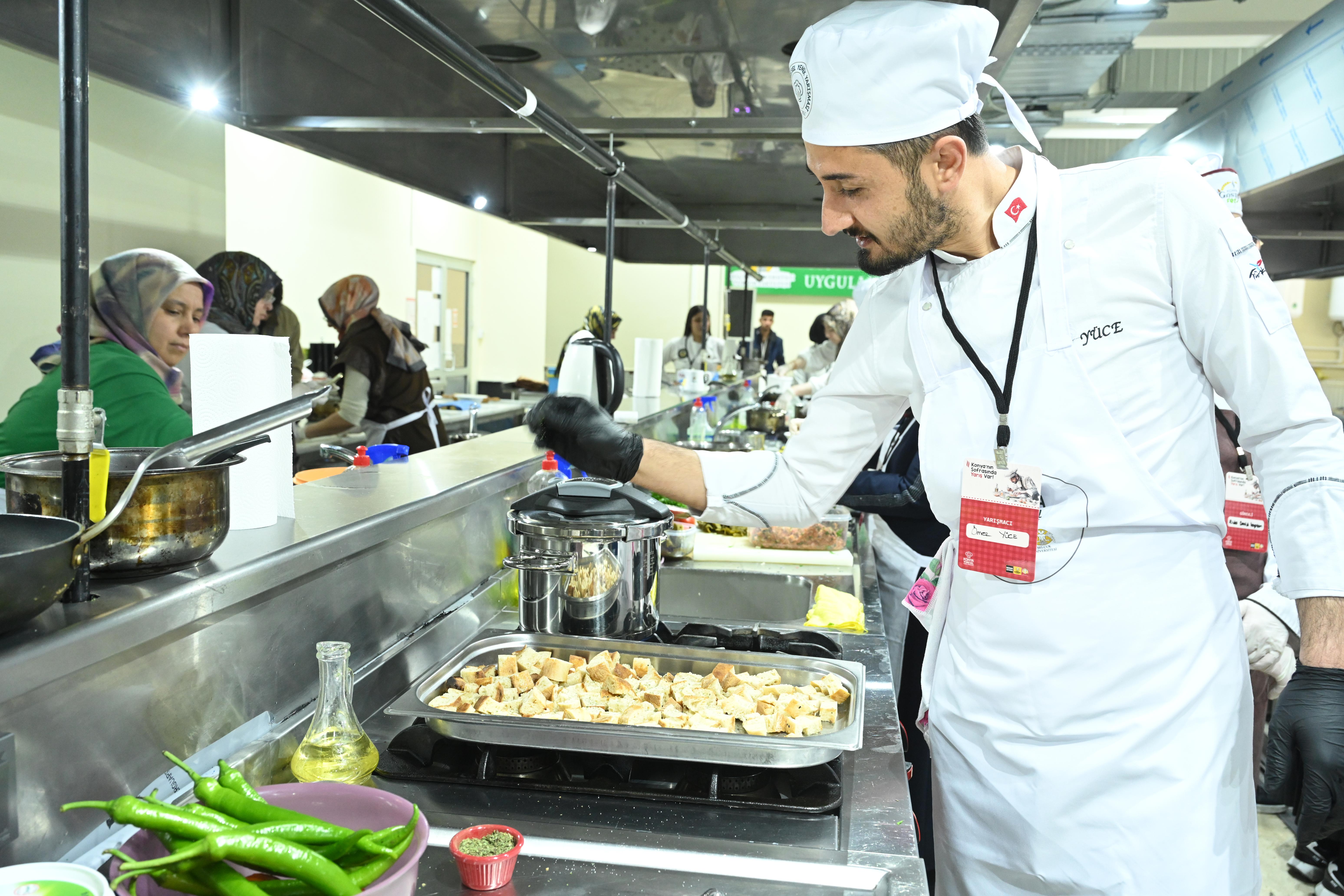 GELENEKSEL TARİFLERİN ÖZGÜN SUNUMLARLA HARMANLANDIĞI “KONYA YÖRESEL YEMEK YARIŞMASI” TAMAMLANDI