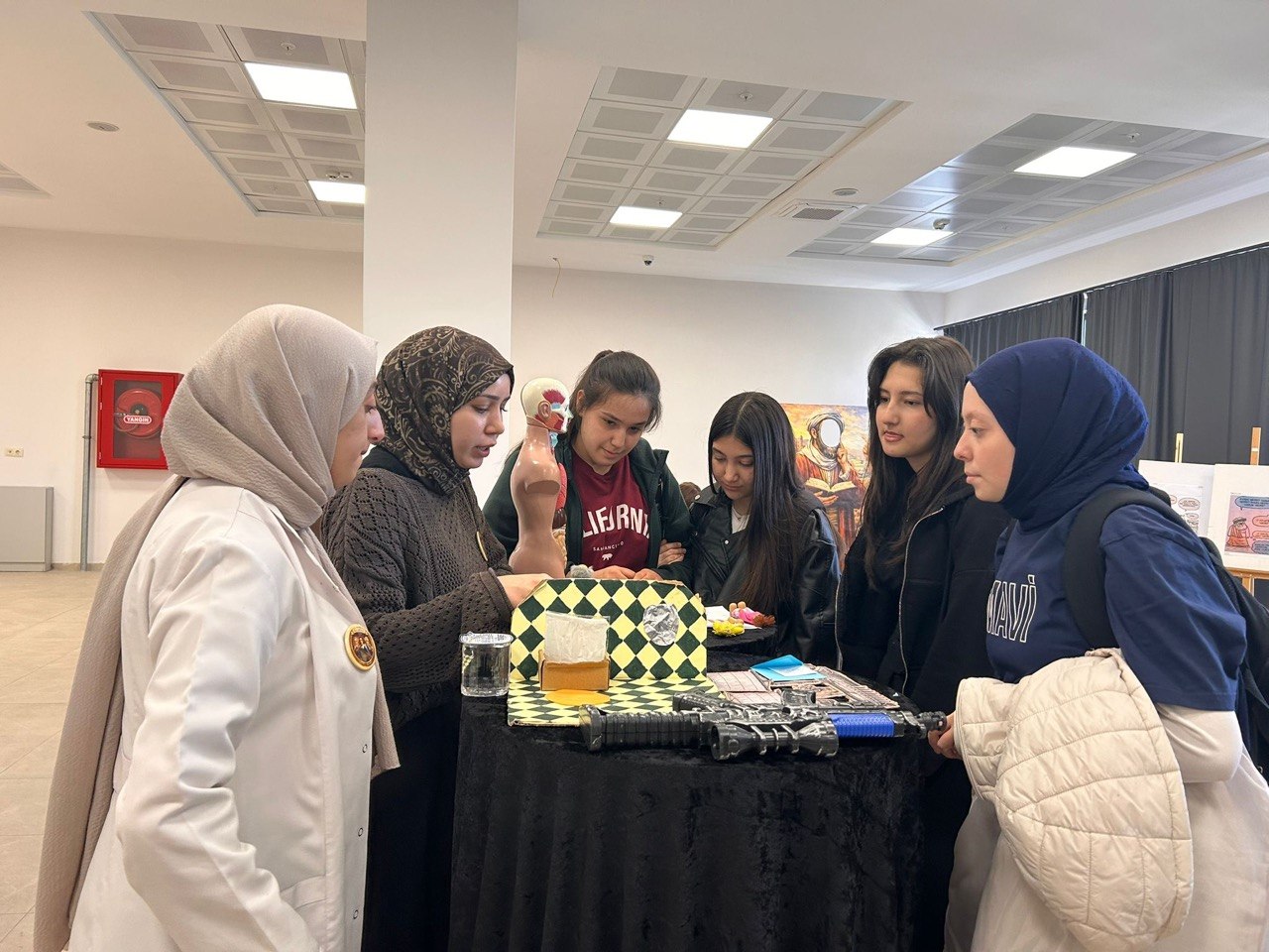 LİSE MEDENİYET AKADEMİLERİ’NDE FELSEFE FESTİVALİ DÜZENLENDİ