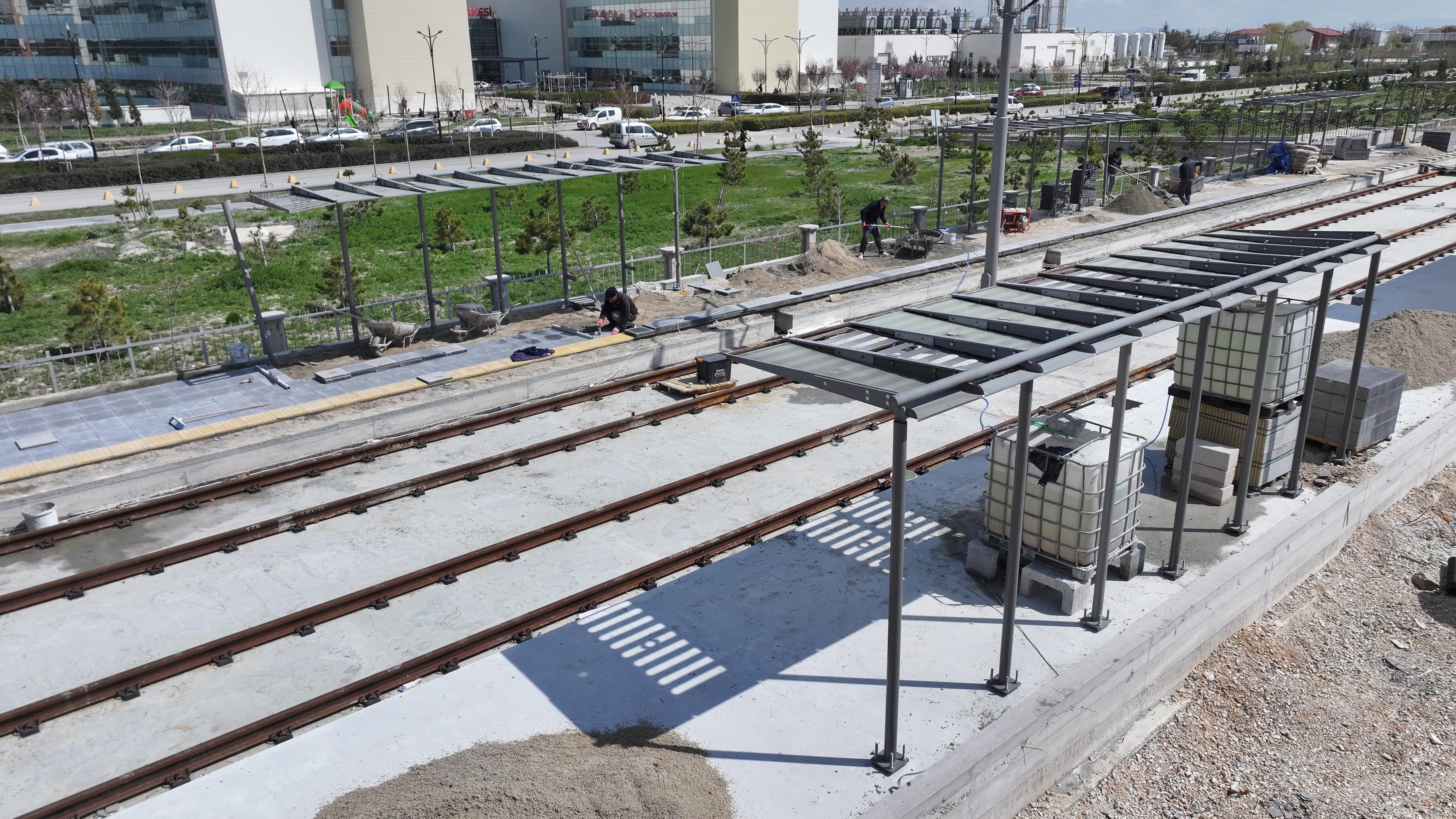 BAŞKAN ALTAY STADYUM-ŞEHİR HASTANESİ TRAMVAY HATTI’NDA YOĞUN MESAİNİN SÜRDÜĞÜNÜ AÇIKLADI