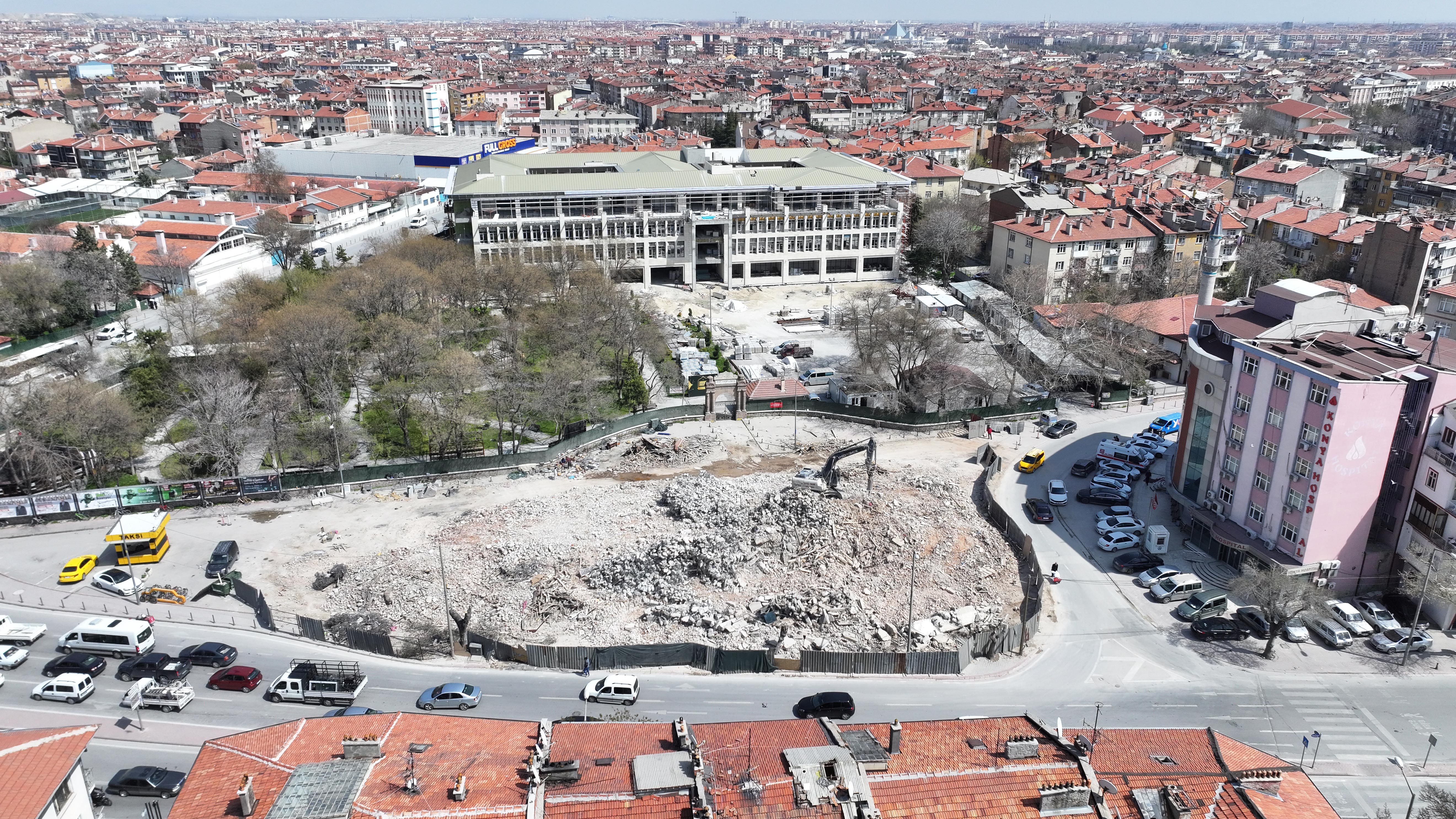 BAŞKAN ALTAY BEŞYOL KAVŞAĞI’NDA KAMULAŞTIRDIKLARI 8 BİNADA YIKIM ÇALIŞMALARINI TAMAMLADIKLARINI AÇIKLADI