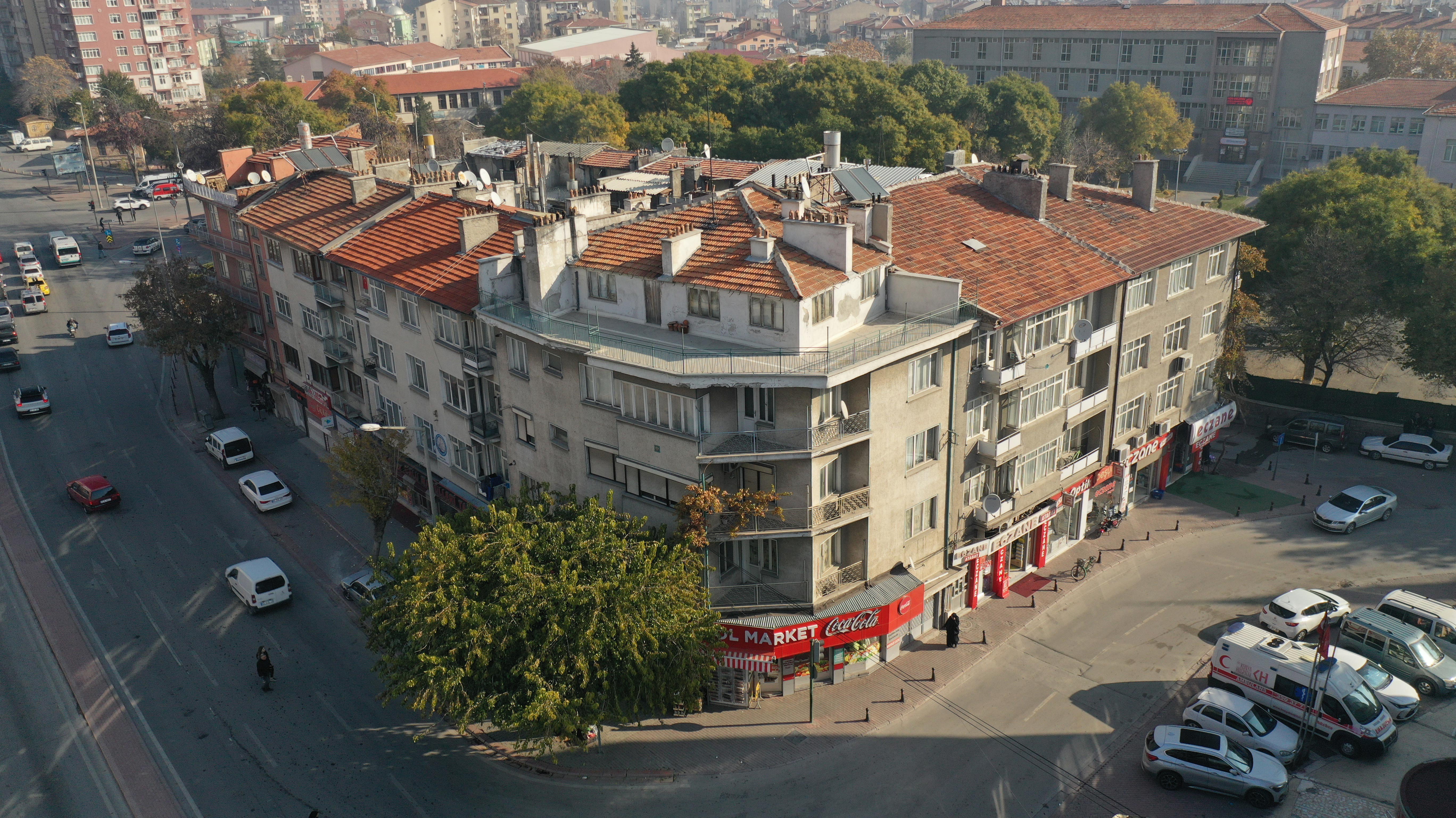 BAŞKAN ALTAY BEŞYOL KAVŞAĞI’NDA KAMULAŞTIRDIKLARI 8 BİNADA YIKIM ÇALIŞMALARINI TAMAMLADIKLARINI AÇIKLADI