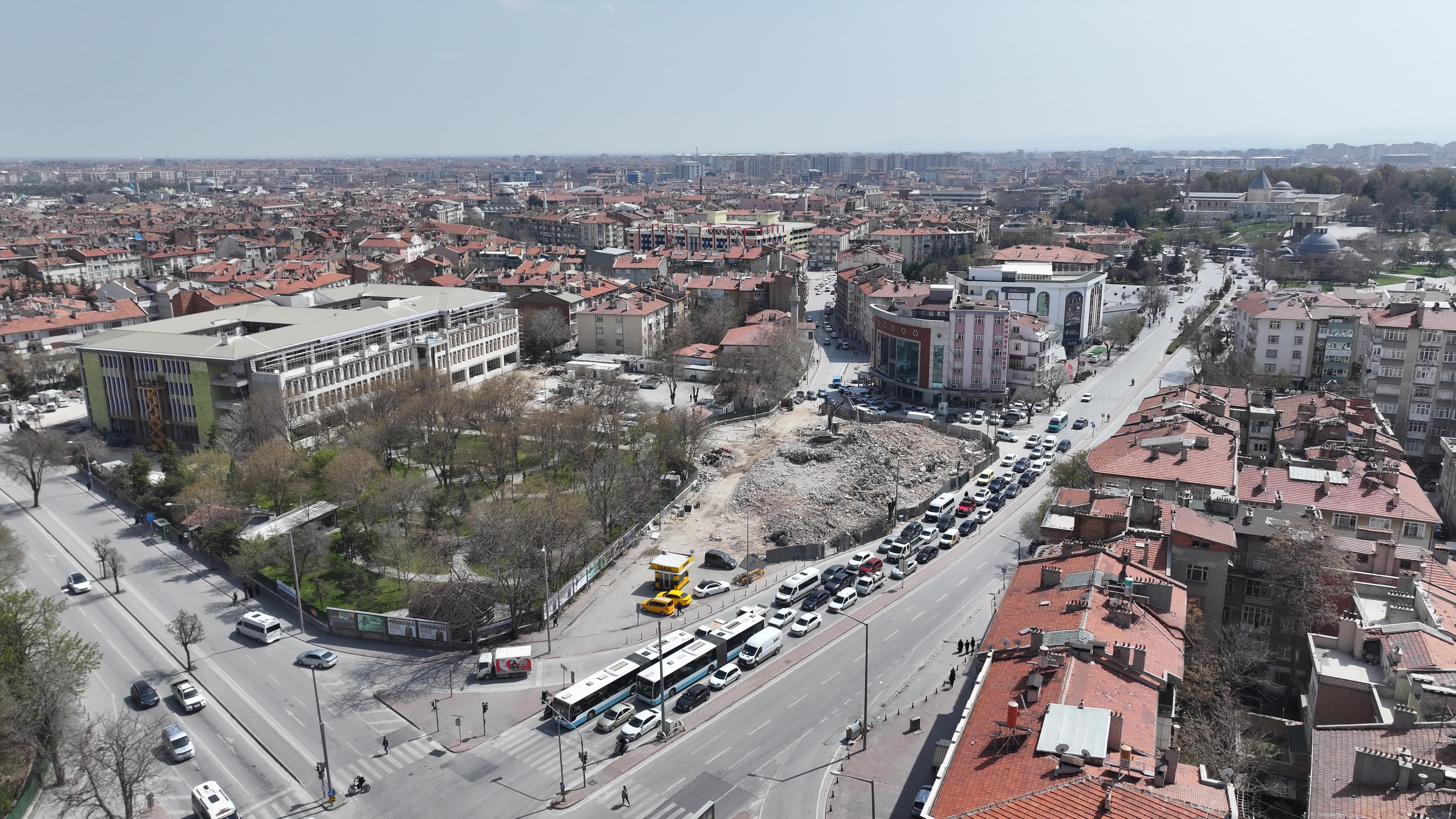 BAŞKAN ALTAY BEŞYOL KAVŞAĞI’NDA KAMULAŞTIRDIKLARI 8 BİNADA YIKIM ÇALIŞMALARINI TAMAMLADIKLARINI AÇIKLADI