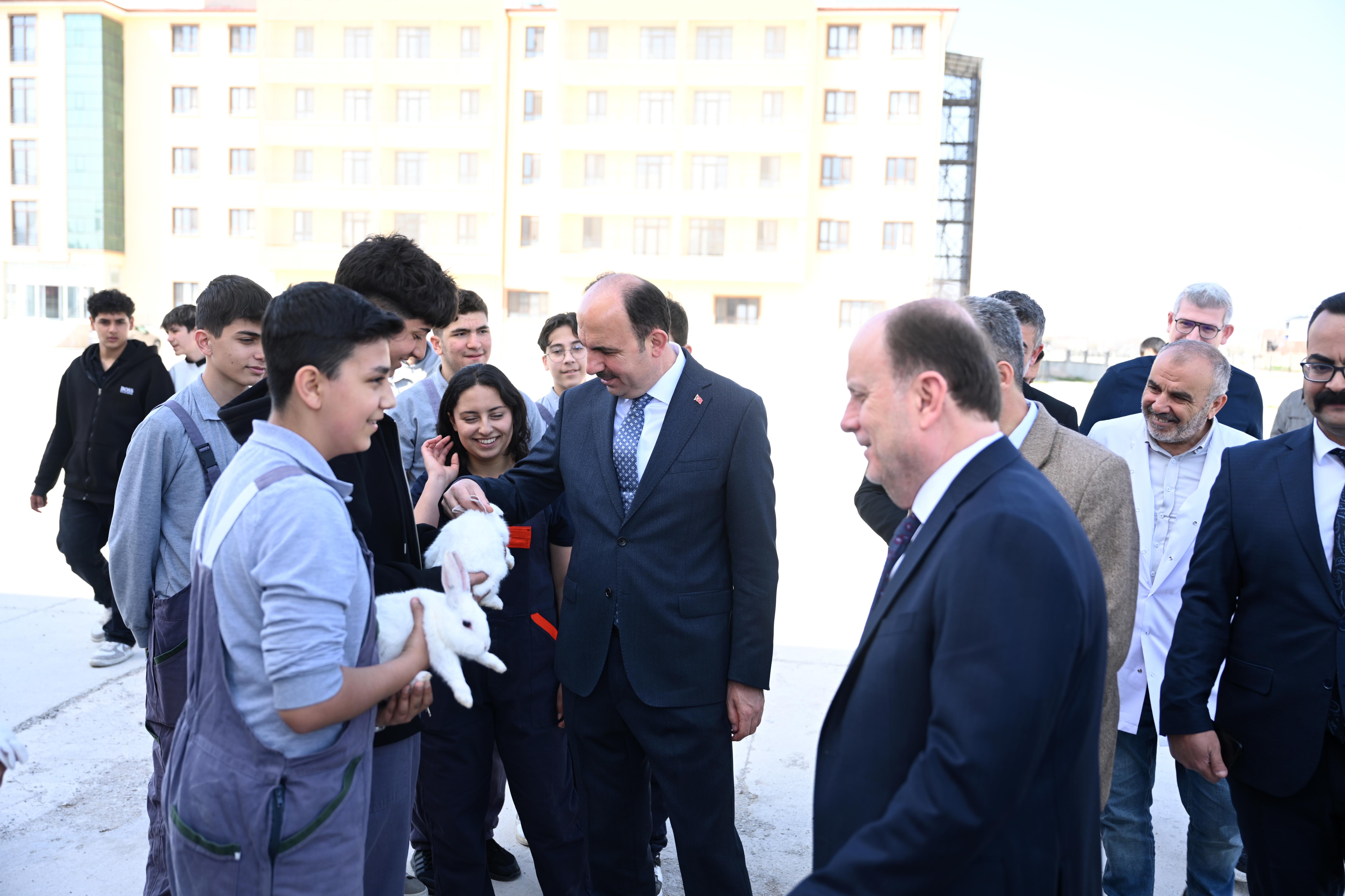 MİLLETVEKİLİ BAYKAN VE BAŞKAN ALTAY LİSE ÖĞRENCİLERİYLE BULUŞTU