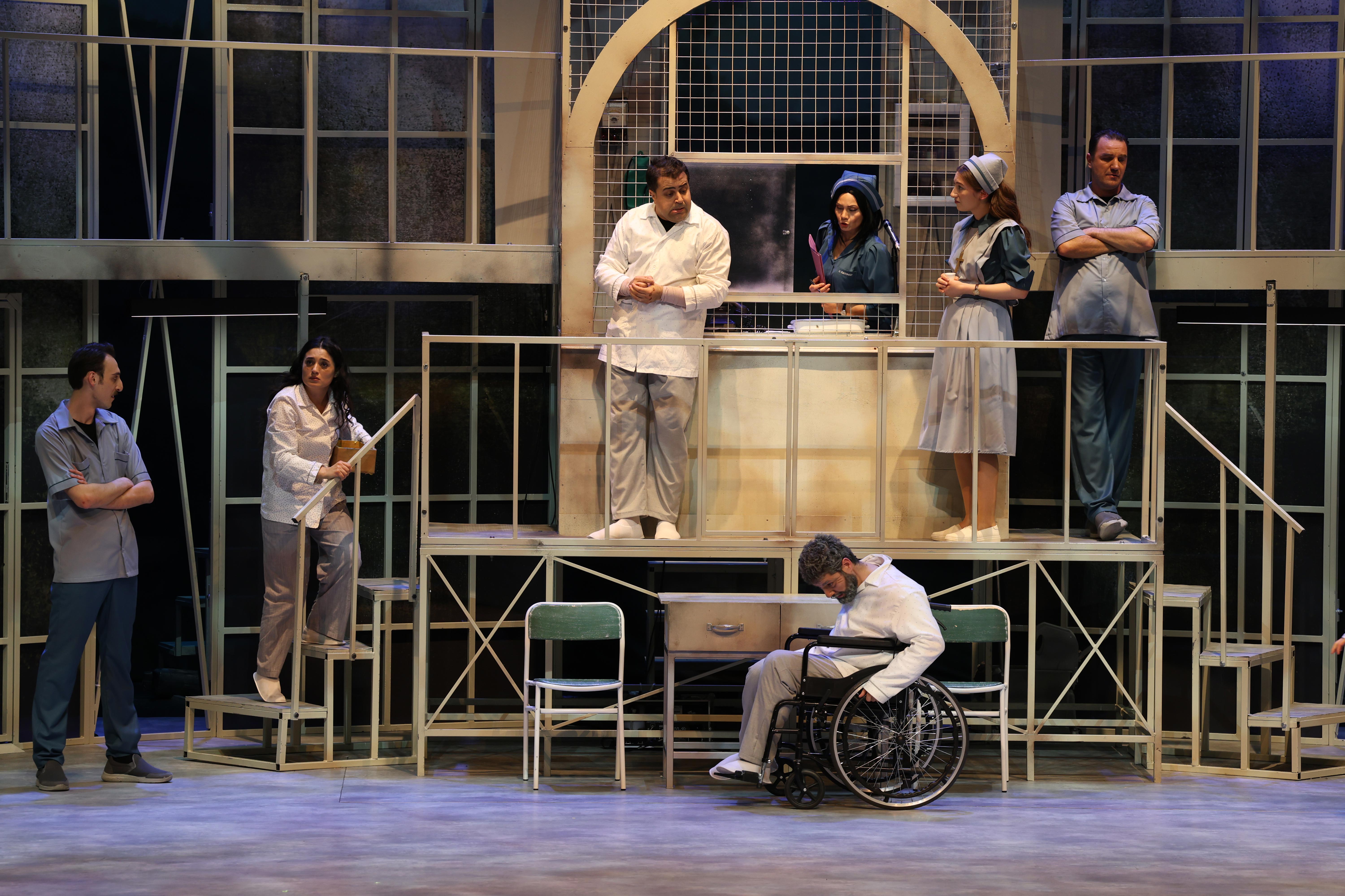 KONYA ŞEHİR TİYATROSU "KAFESTEN BİR KUŞ UÇTU" ADLI TİYATRO OYUNUNU İLK KEZ SAHNELEDİ