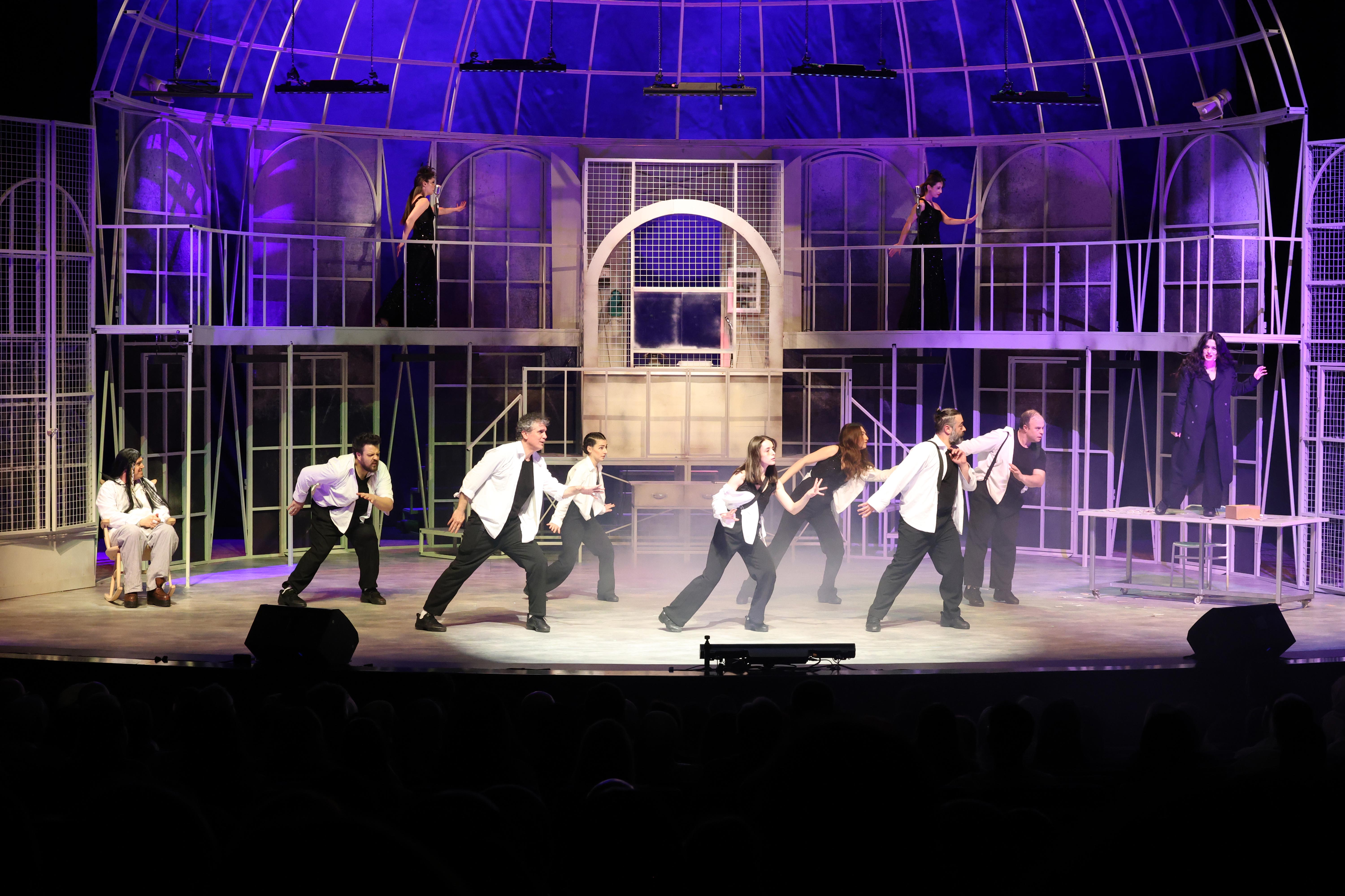 KONYA ŞEHİR TİYATROSU "KAFESTEN BİR KUŞ UÇTU" ADLI TİYATRO OYUNUNU İLK KEZ SAHNELEDİ