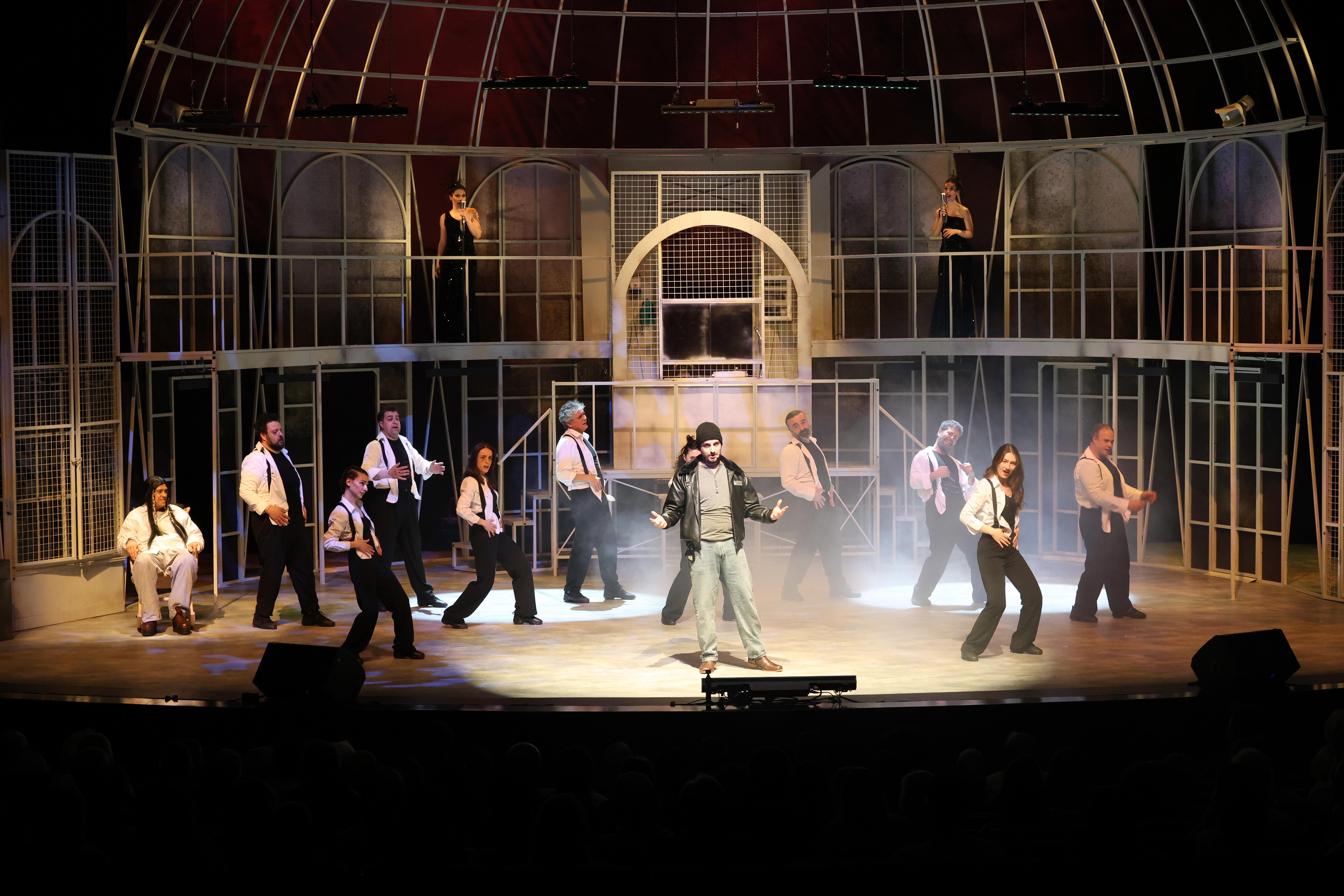 KONYA ŞEHİR TİYATROSU "KAFESTEN BİR KUŞ UÇTU" ADLI TİYATRO OYUNUNU İLK KEZ SAHNELEDİ