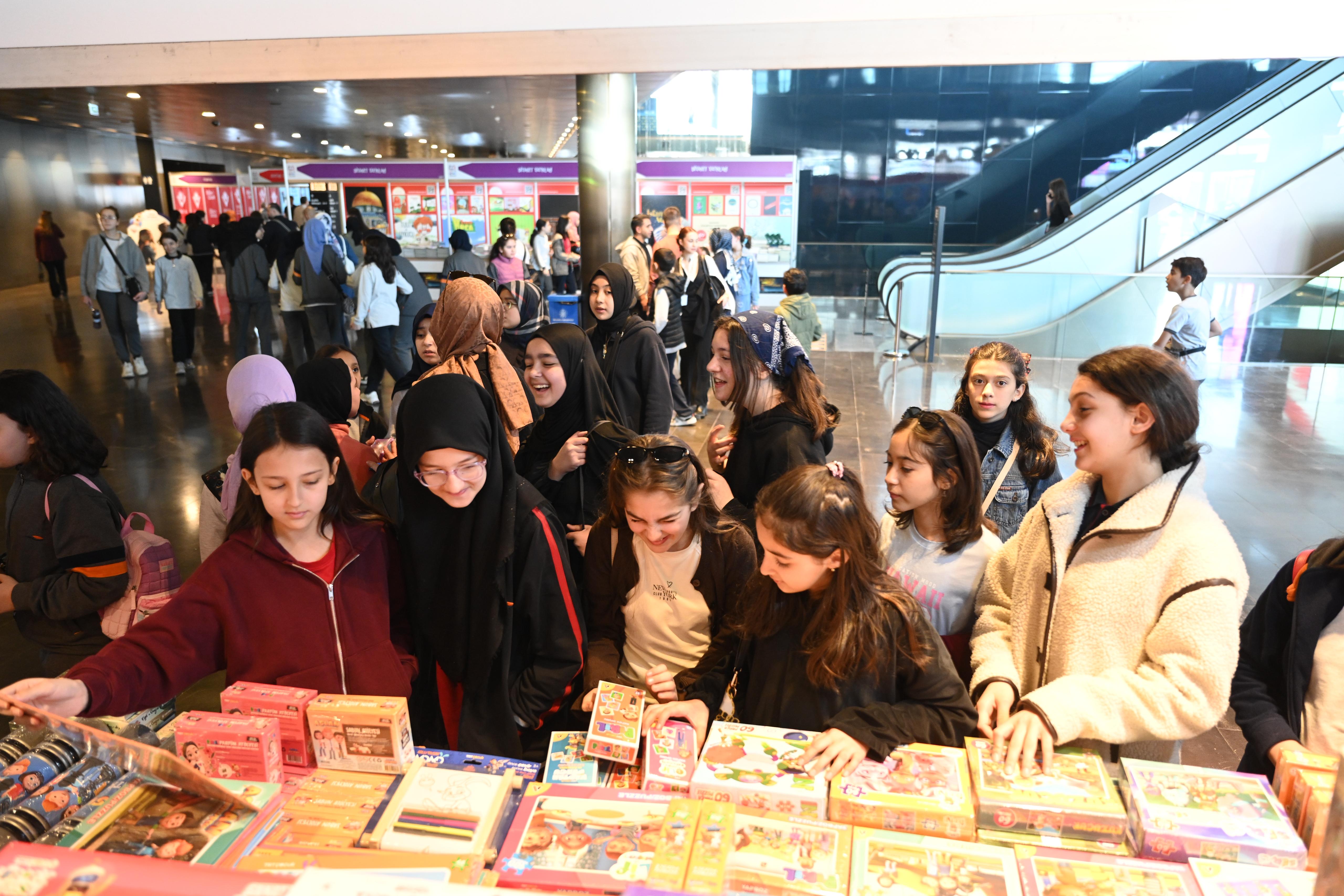 BAŞKAN ALTAY TÜM MİNİK OKURLARI VE AİLELERİ 2. ÇOCUK KİTAP GÜNLERİ’NE DAVET ETTİ