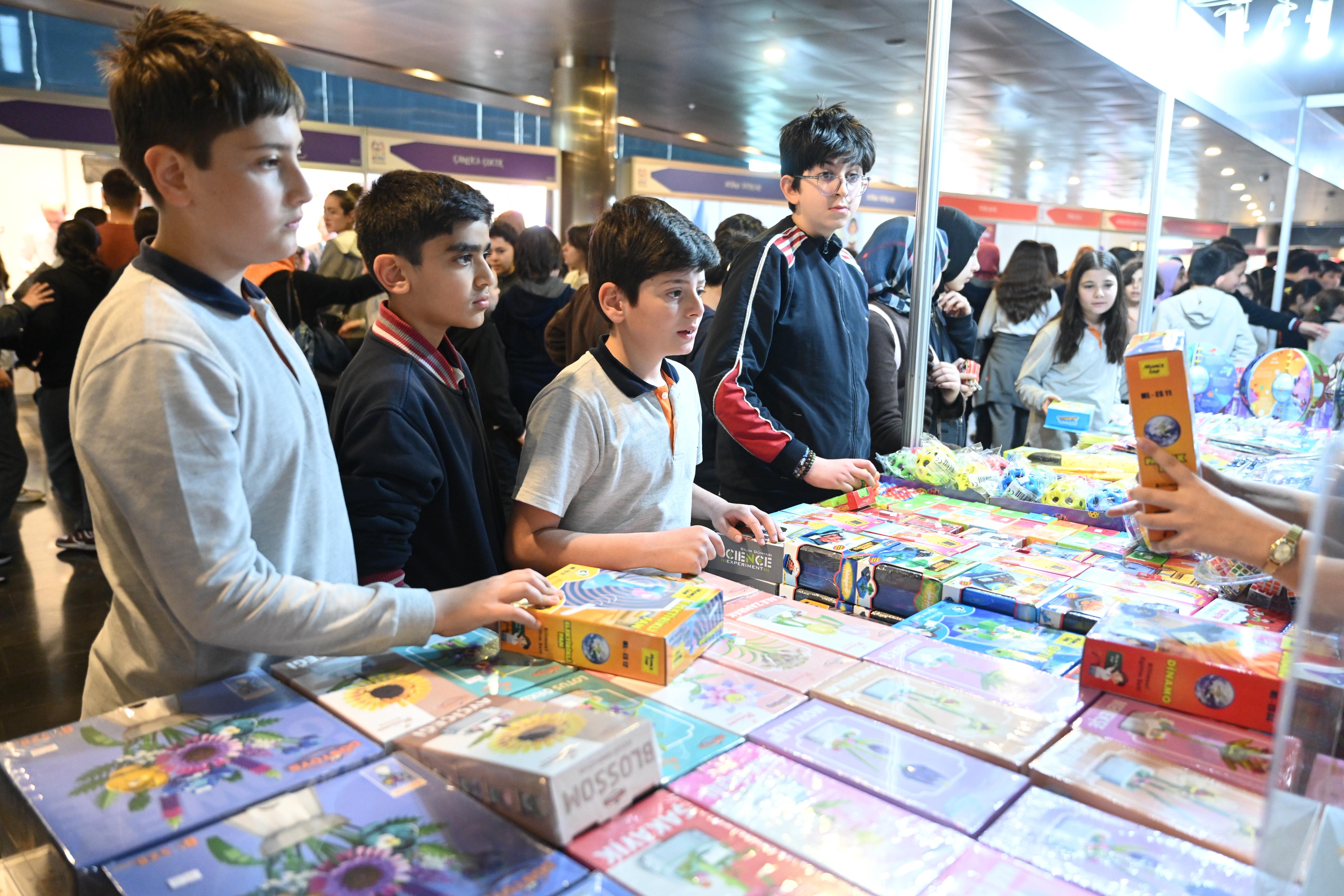 BAŞKAN ALTAY TÜM MİNİK OKURLARI VE AİLELERİ 2. ÇOCUK KİTAP GÜNLERİ’NE DAVET ETTİ