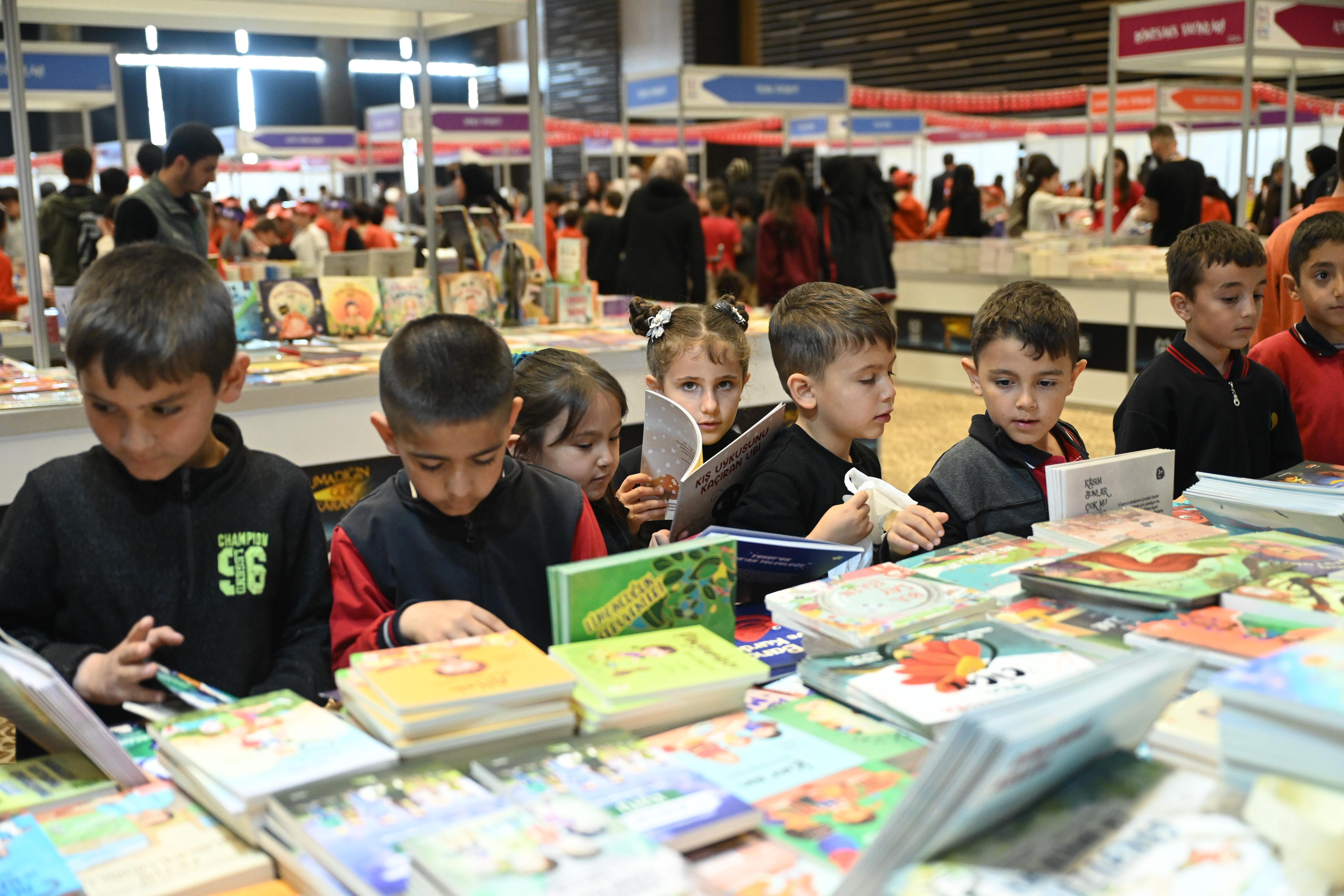 BAŞKAN ALTAY TÜM MİNİK OKURLARI VE AİLELERİ 2. ÇOCUK KİTAP GÜNLERİ’NE DAVET ETTİ