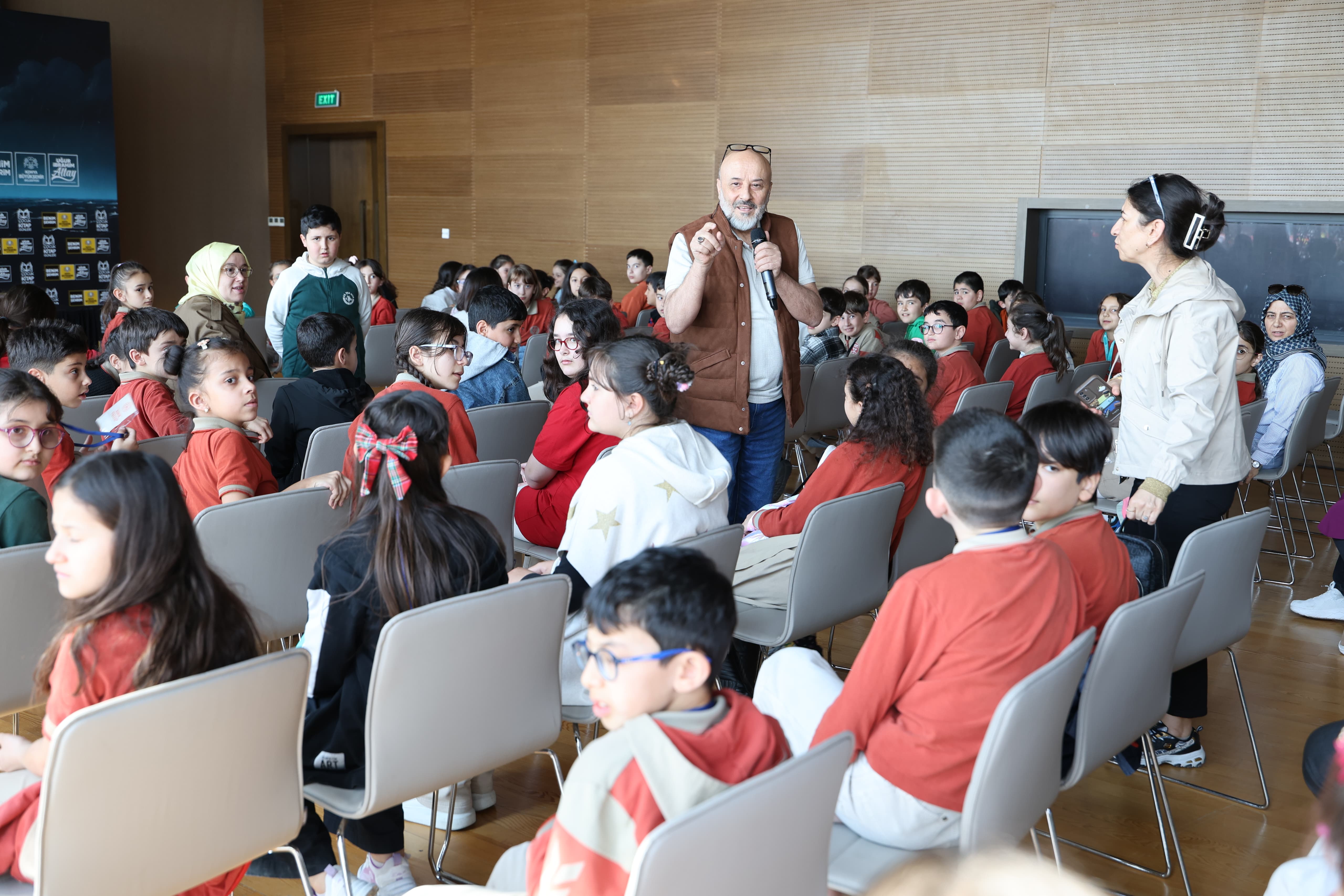 BAŞKAN ALTAY TÜM MİNİK OKURLARI VE AİLELERİ 2. ÇOCUK KİTAP GÜNLERİ’NE DAVET ETTİ