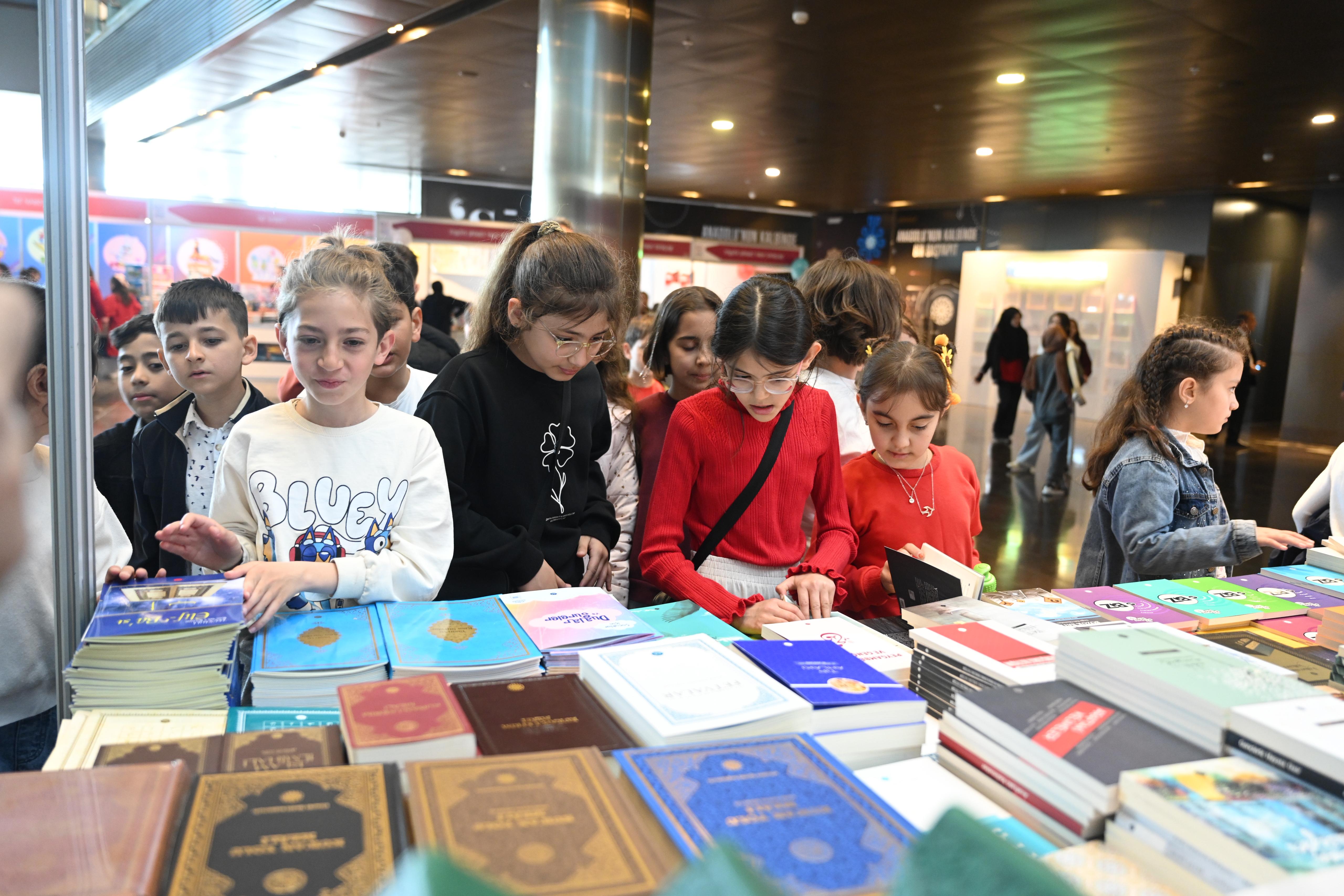 BAŞKAN ALTAY TÜM MİNİK OKURLARI VE AİLELERİ 2. ÇOCUK KİTAP GÜNLERİ’NE DAVET ETTİ
