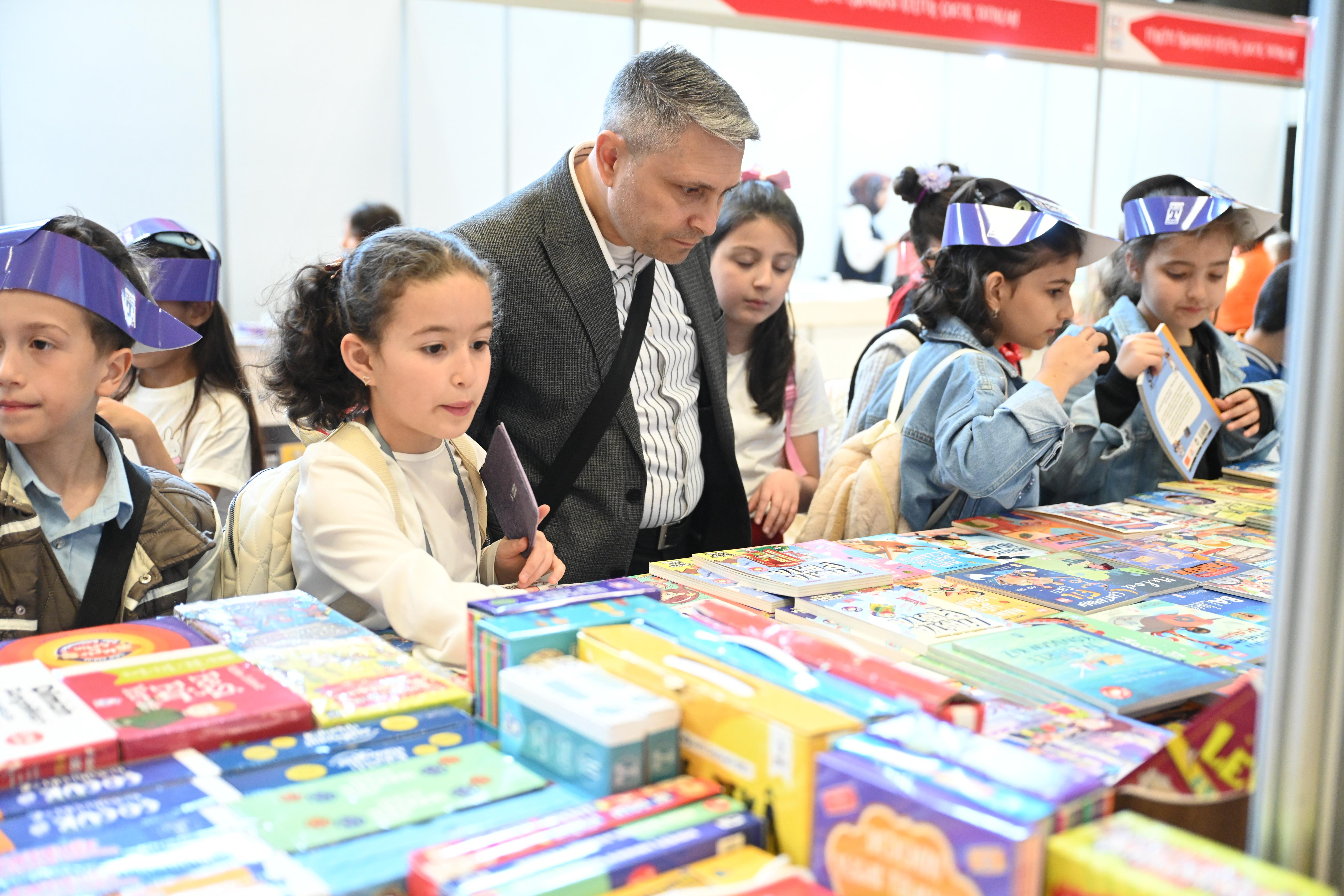 BAŞKAN ALTAY TÜM MİNİK OKURLARI VE AİLELERİ 2. ÇOCUK KİTAP GÜNLERİ’NE DAVET ETTİ
