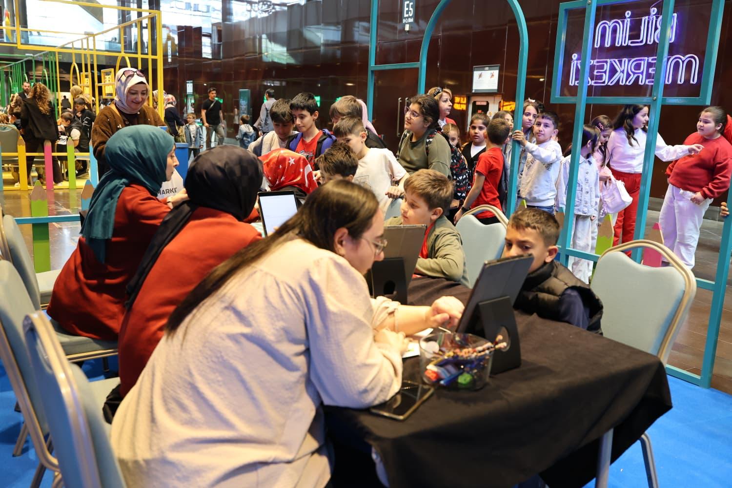 BAŞKAN ALTAY TÜM MİNİK OKURLARI VE AİLELERİ 2. ÇOCUK KİTAP GÜNLERİ’NE DAVET ETTİ