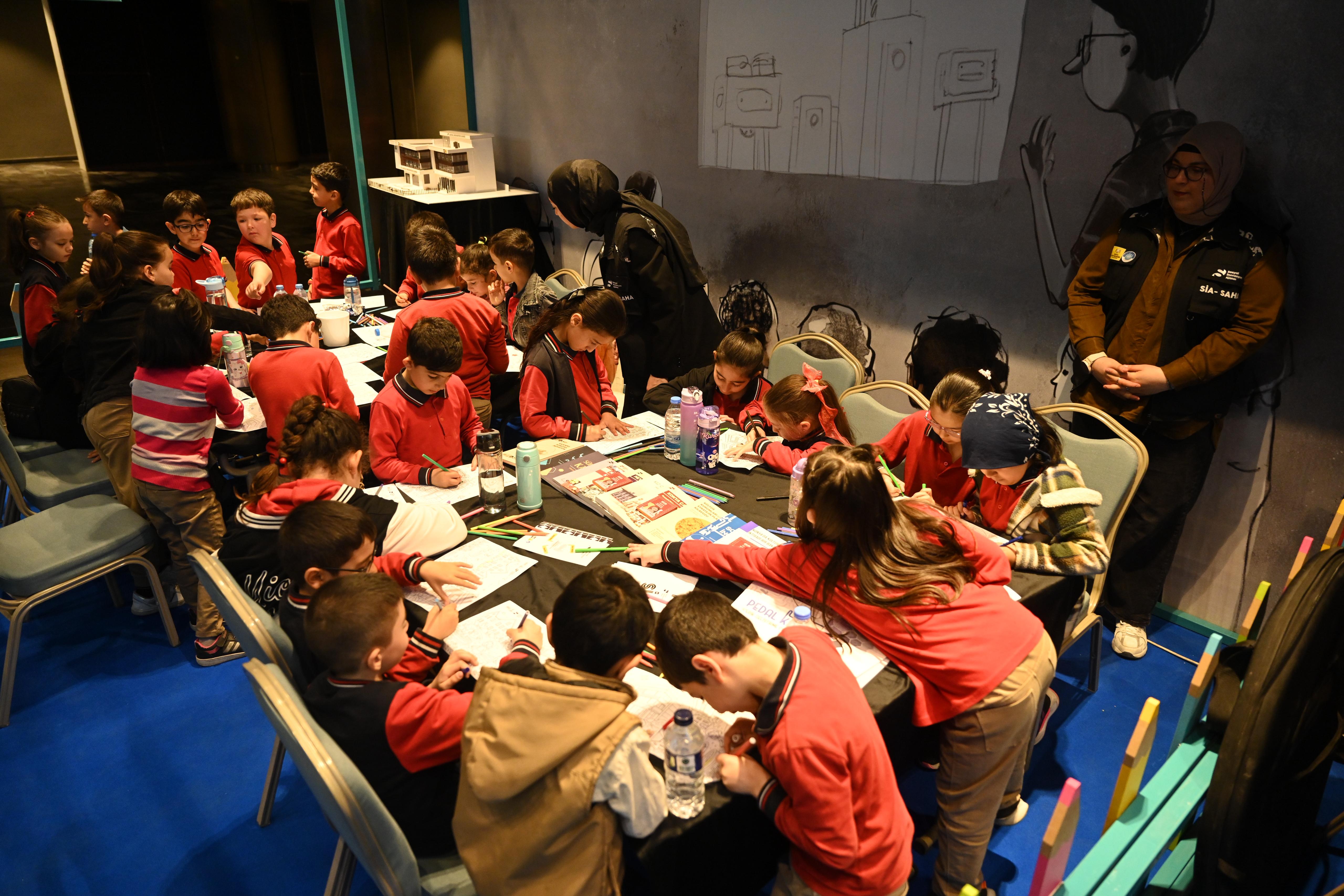 BAŞKAN ALTAY TÜM MİNİK OKURLARI VE AİLELERİ 2. ÇOCUK KİTAP GÜNLERİ’NE DAVET ETTİ