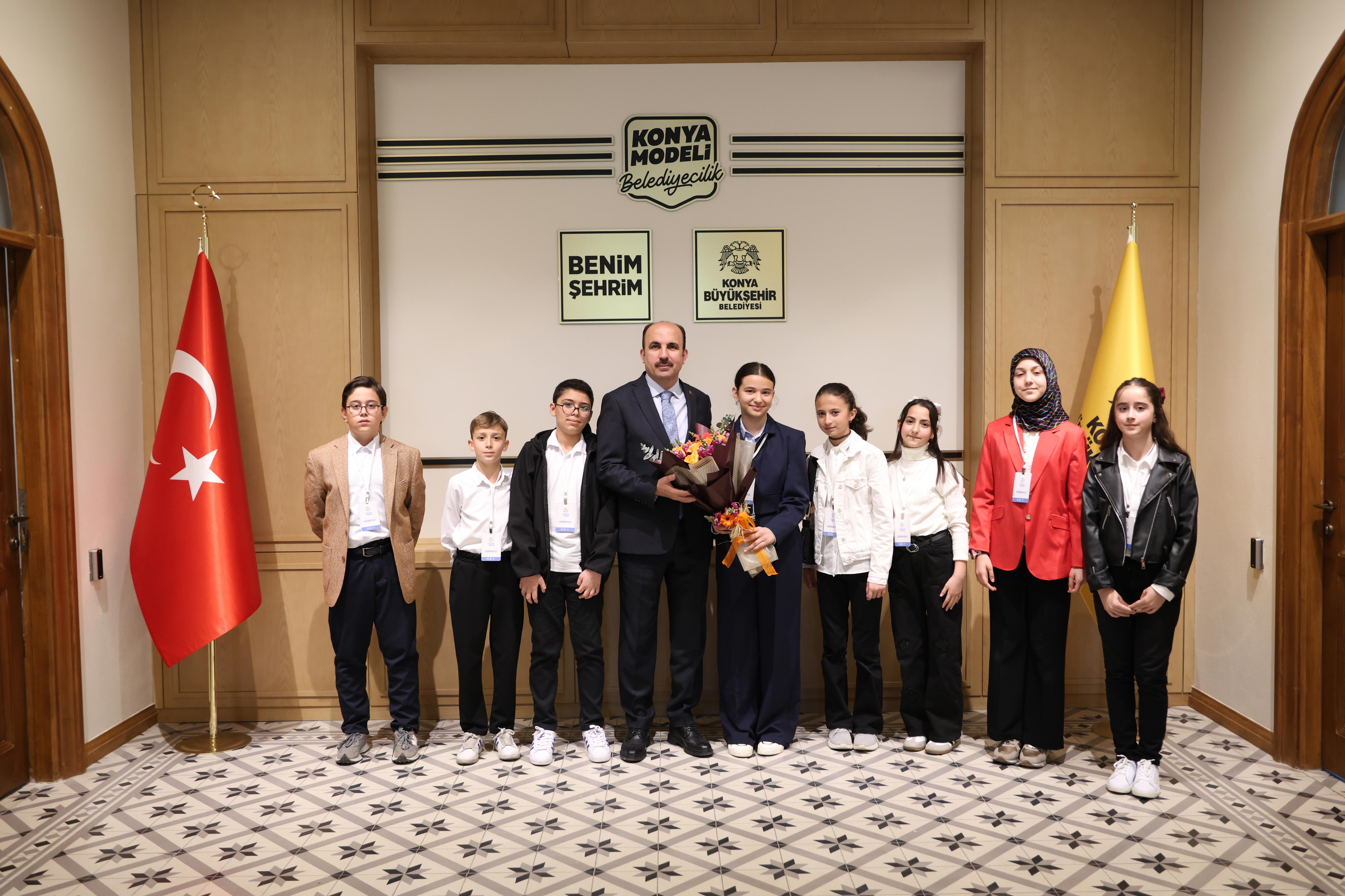 BAŞKAN ALTAY, ÇOCUK MECLİSİ VE GENÇLİK MECLİSİ ÜYELERİYLE BULUŞTU