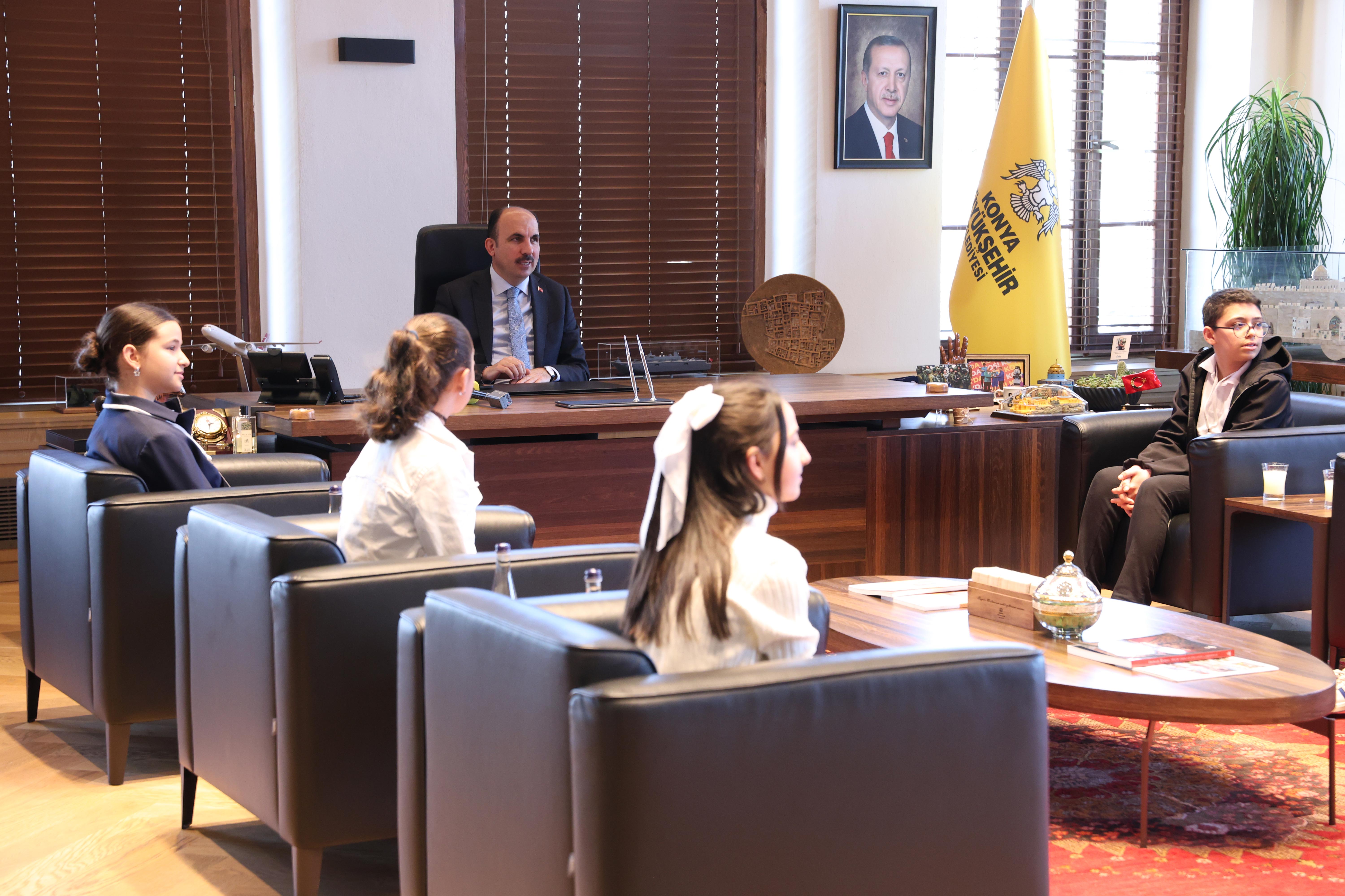 BAŞKAN ALTAY, ÇOCUK MECLİSİ VE GENÇLİK MECLİSİ ÜYELERİYLE BULUŞTU