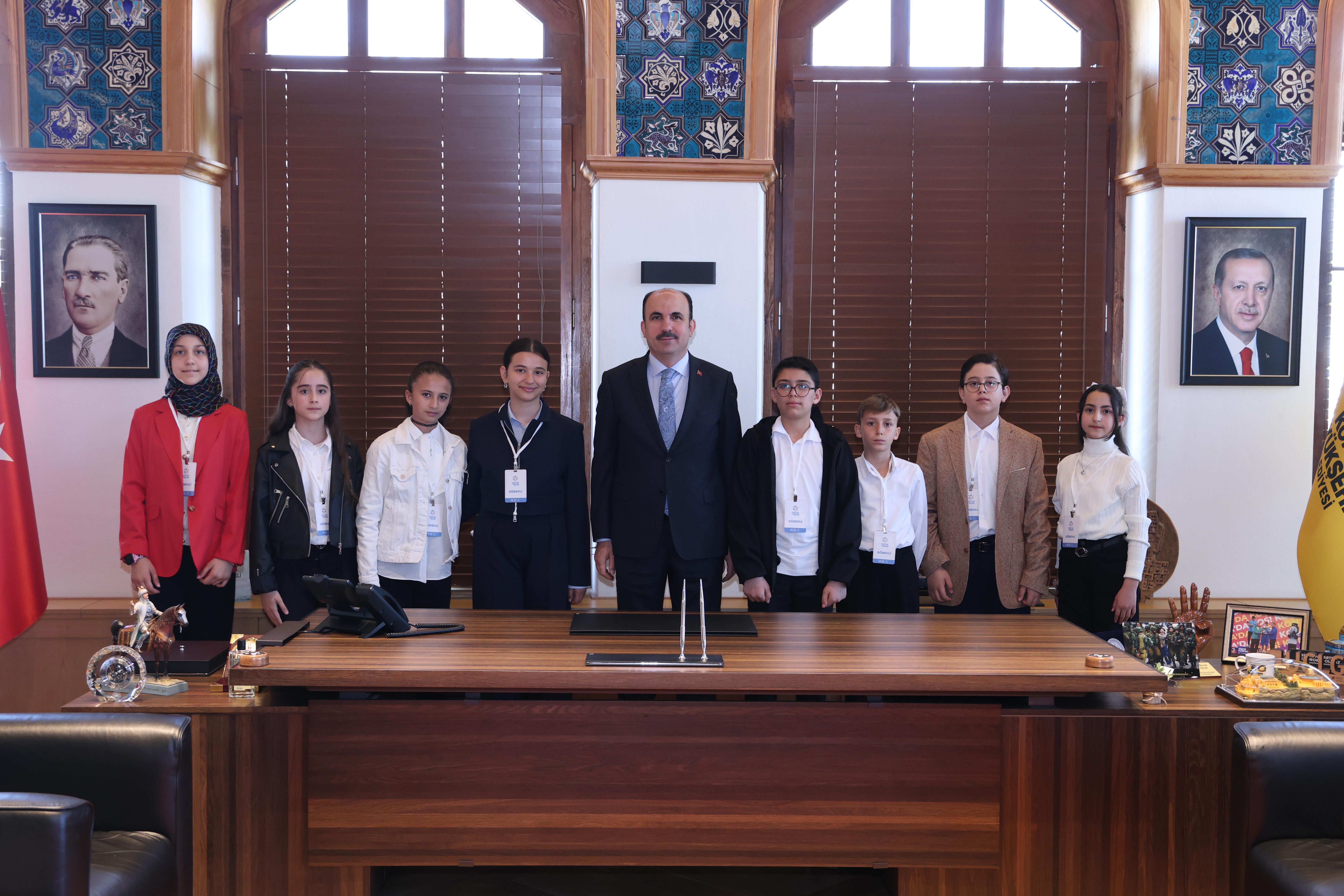 BAŞKAN ALTAY, ÇOCUK MECLİSİ VE GENÇLİK MECLİSİ ÜYELERİYLE BULUŞTU