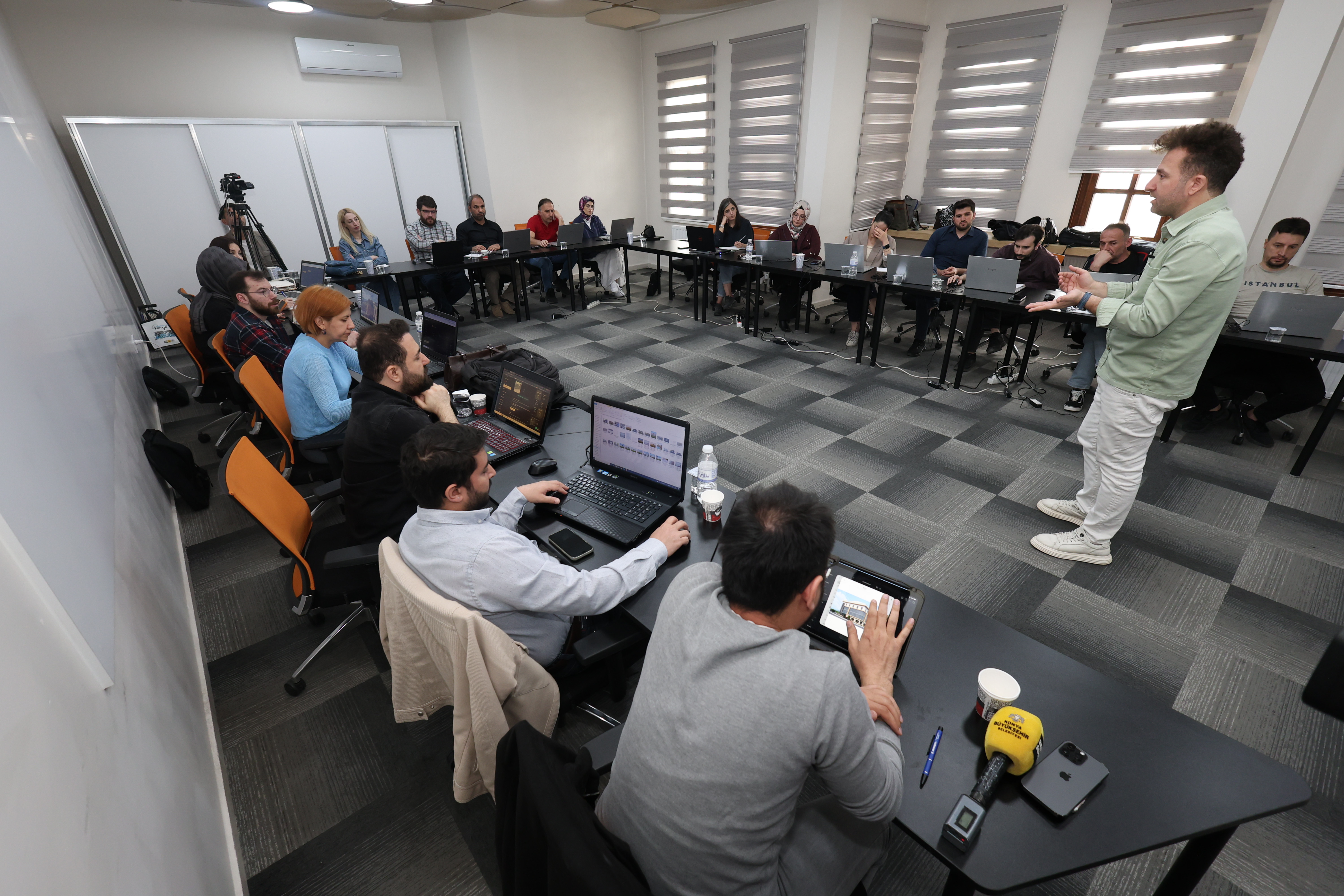 KONYA BÜYÜKŞEHİR PERSONELİNE YAPAY ZEKÂ ODAKLI EĞİTİM PROGRAMI DÜZENLENDİ