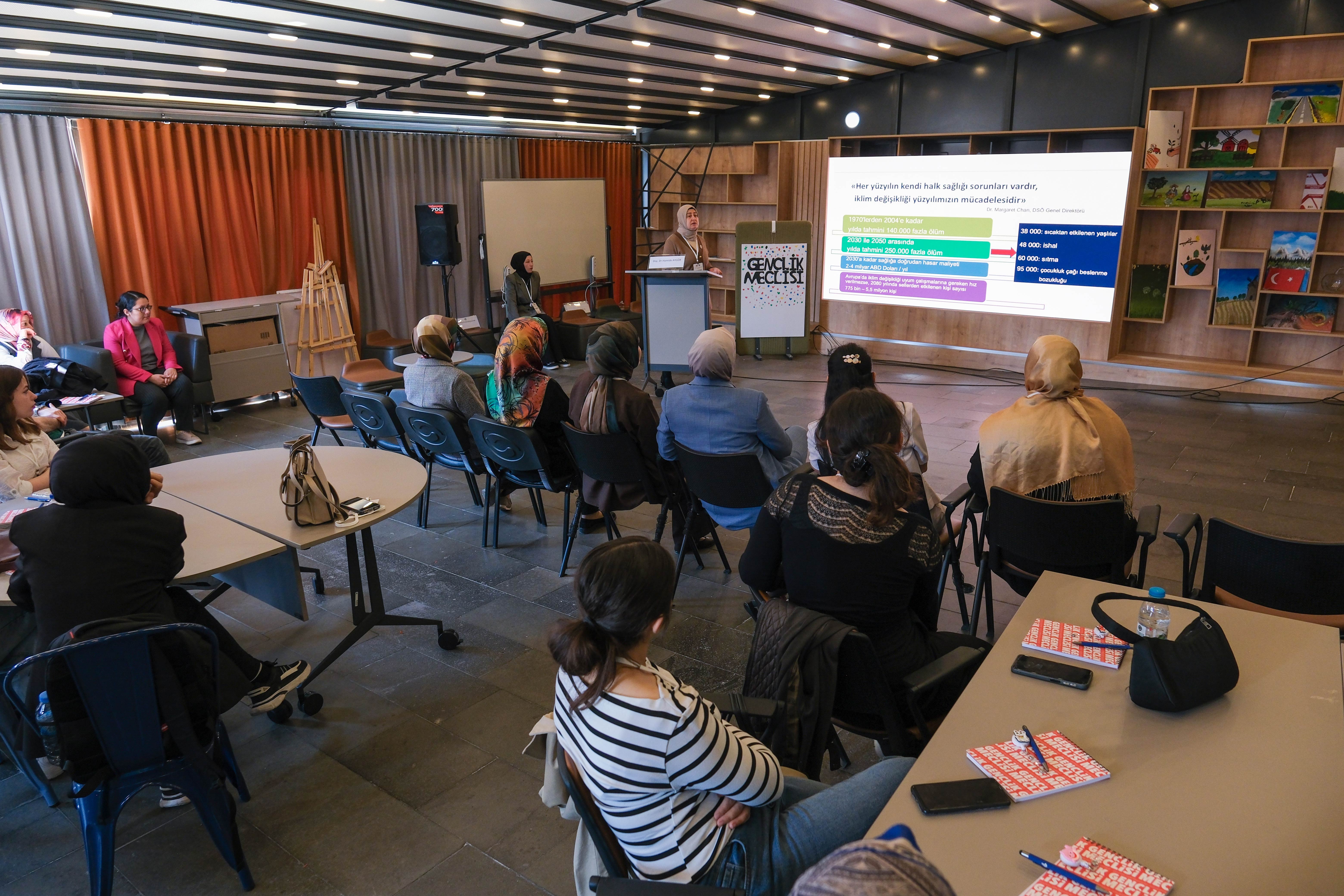 BÜYÜKŞEHİR GENÇLİK MECLİSİ VE NEÜ TARAFINDAN “HEMŞİRELİK ÖĞRENCİLERİ ÇALIŞTAYI” DÜZENLENDİ