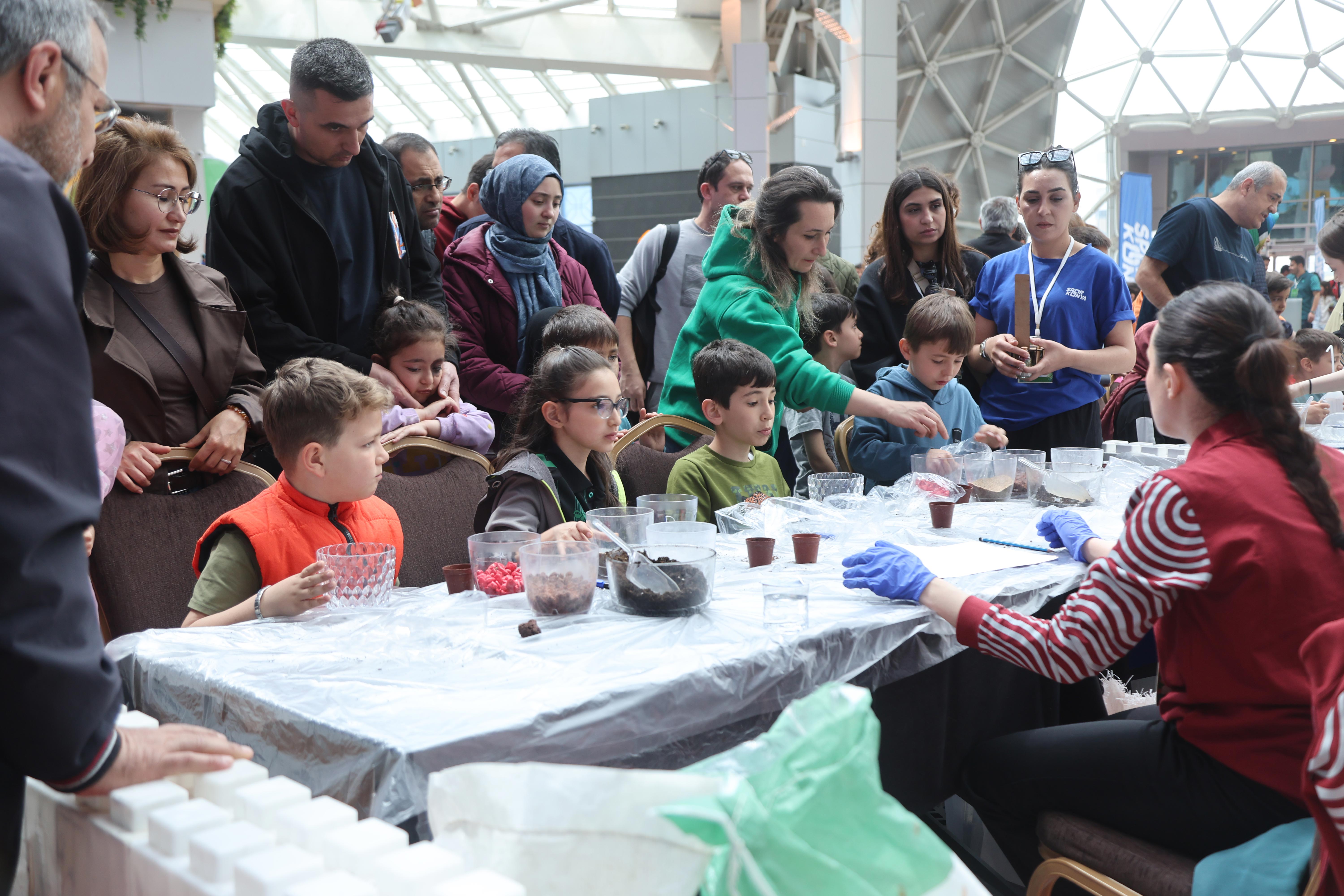 KONYA BİLİM MERKEZİ “SERAFEST” İLE ÇOCUKLARI BİLİM VE DOĞAYLA BULUŞTURUYOR