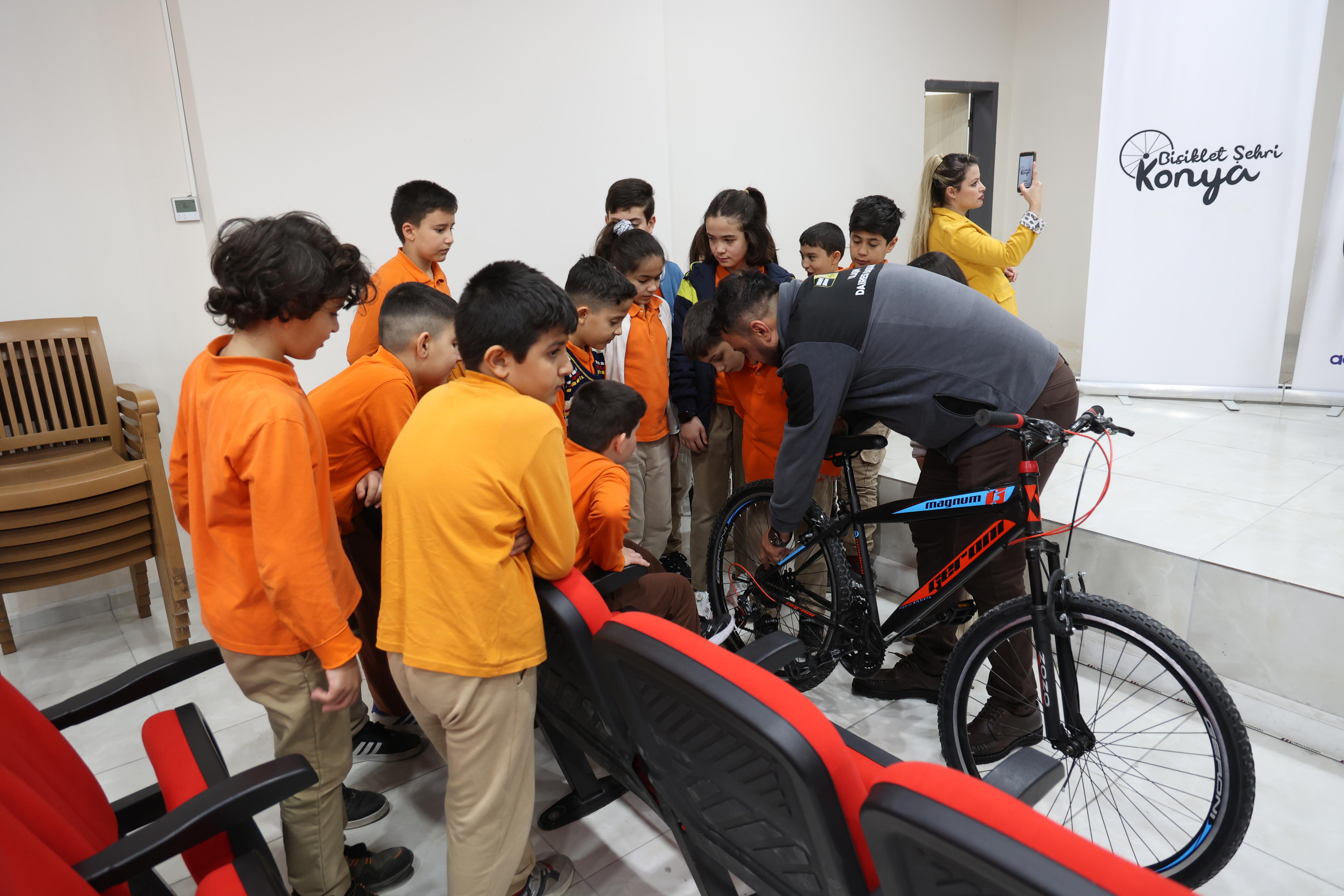 BAŞKAN ALTAY: “ÇOCUKLARIMIZDA BİSİKLETLİ YAŞAM KÜLTÜRÜNÜ YAYGINLAŞTIRMAK İÇİN ÇALIŞIYORUZ”