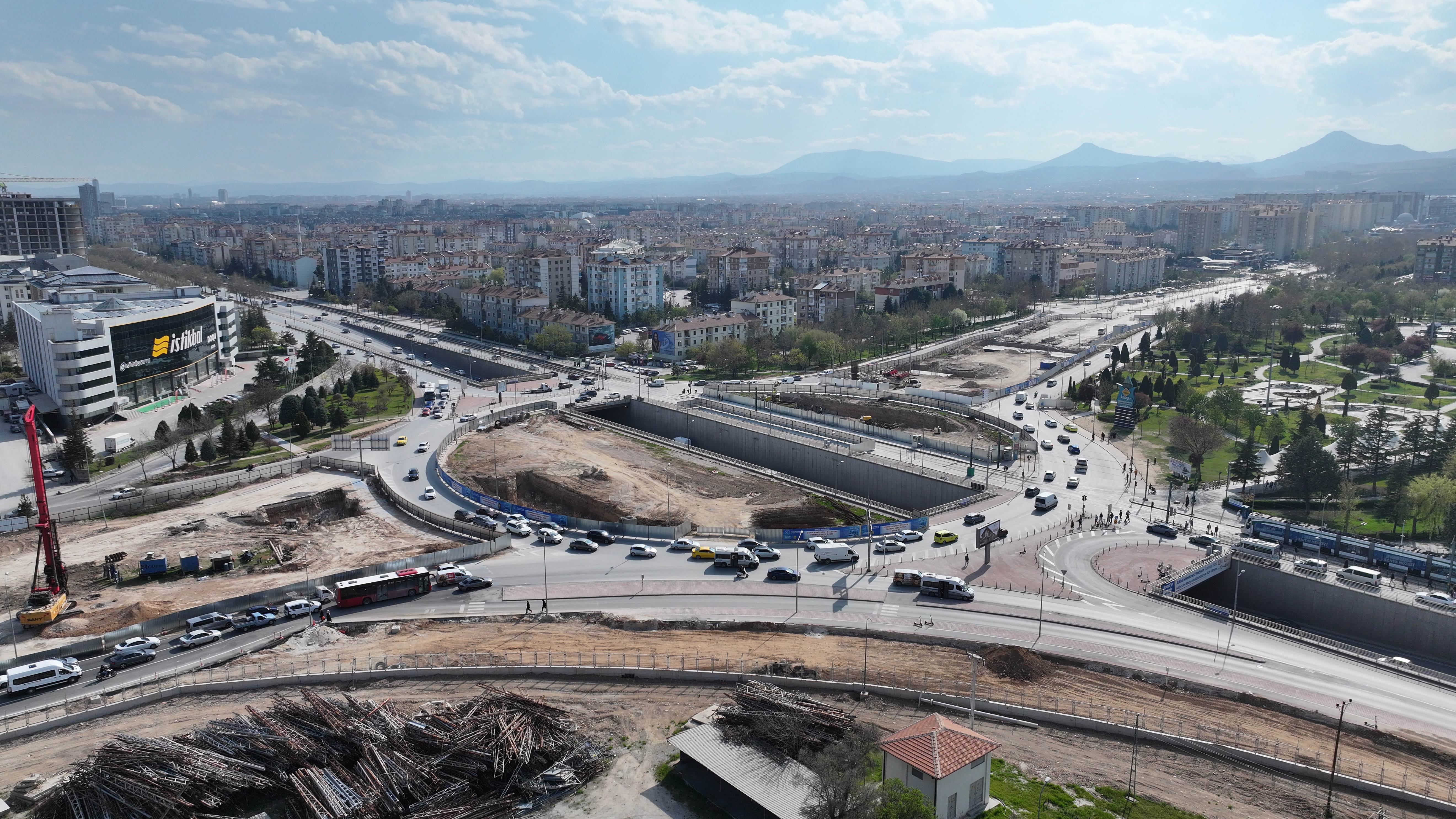 BAŞKAN ALTAY: “OTOGAR KAVŞAĞI’NDA KARAYOLUNU VE RAYLI SİSTEMİ ÜSTE ALACAK BİR KÖPRÜLÜ KAVŞAK ÇALIŞMASI YÜRÜTÜYORUZ”