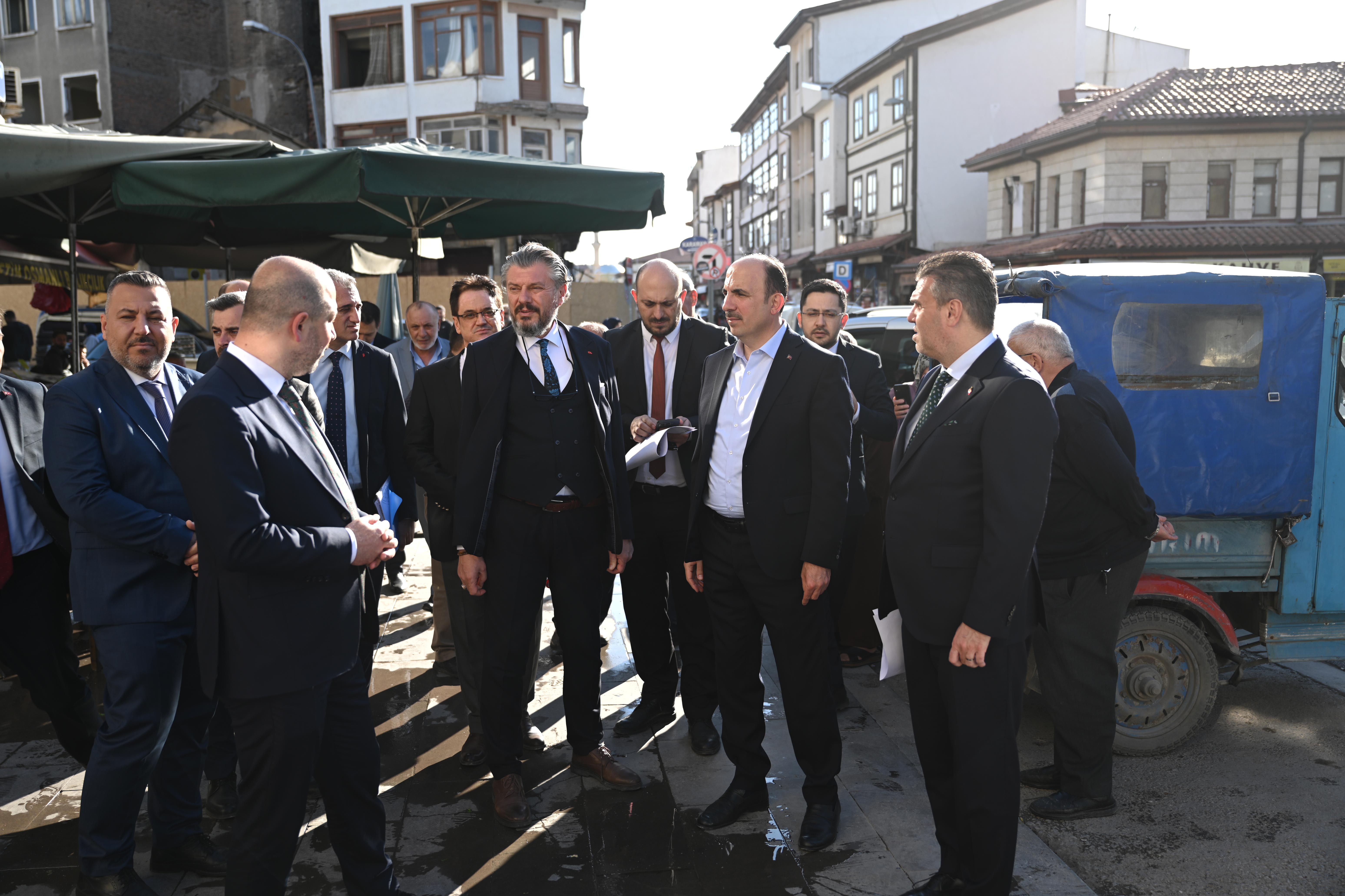 BAŞKAN ALTAY, BAŞKAN KILCA VE GENEL MÜDÜR YILMAZ AKÇEŞME KENTSEL DÖNÜŞÜM ALANI VE KADINLAR PAZARI’NI İNCELEDİ